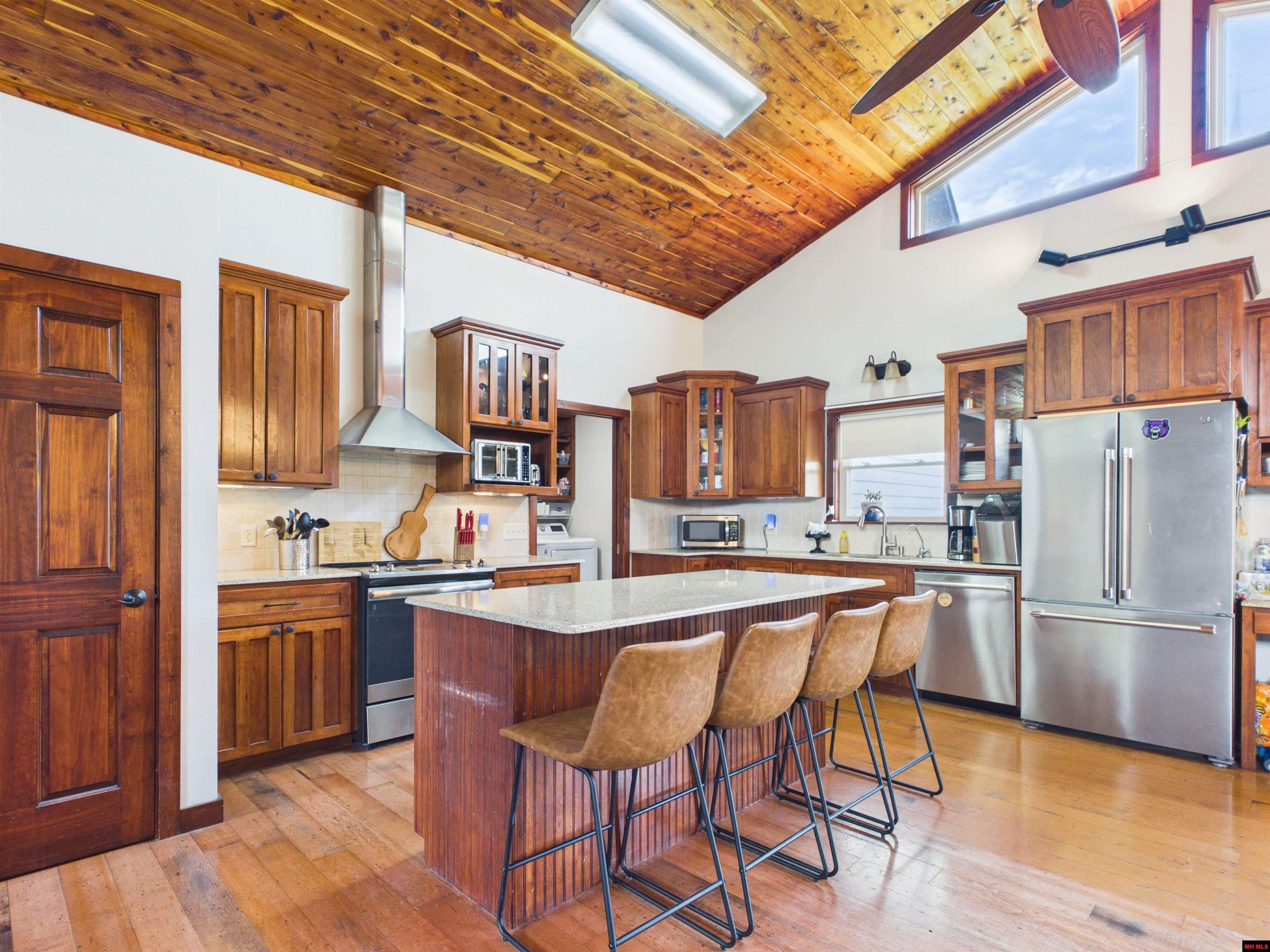 192 VALLEY AIRPORT DRIVE Cotter, AR