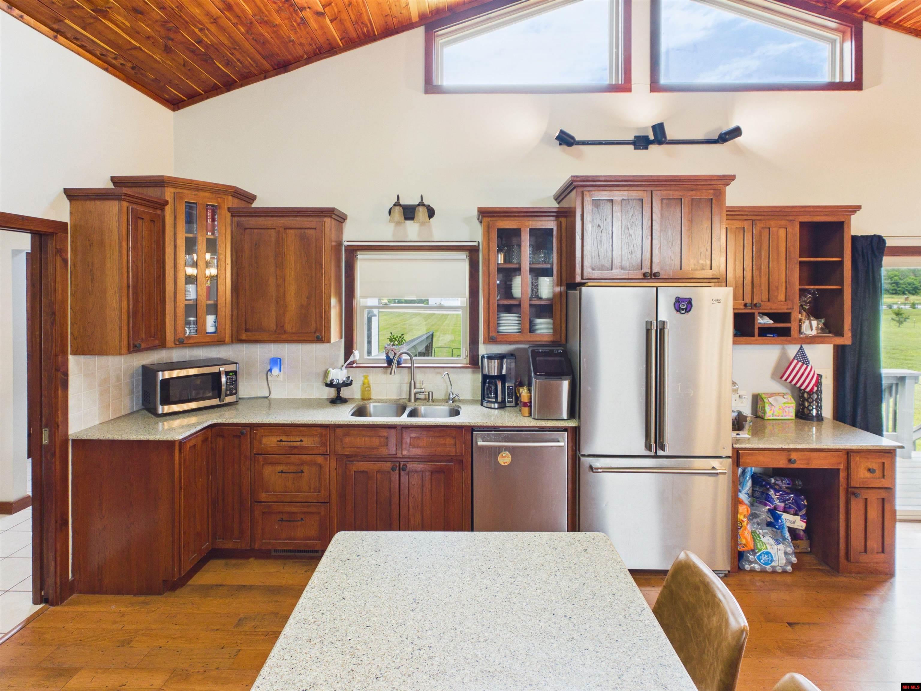 192 VALLEY AIRPORT DRIVE Cotter, AR