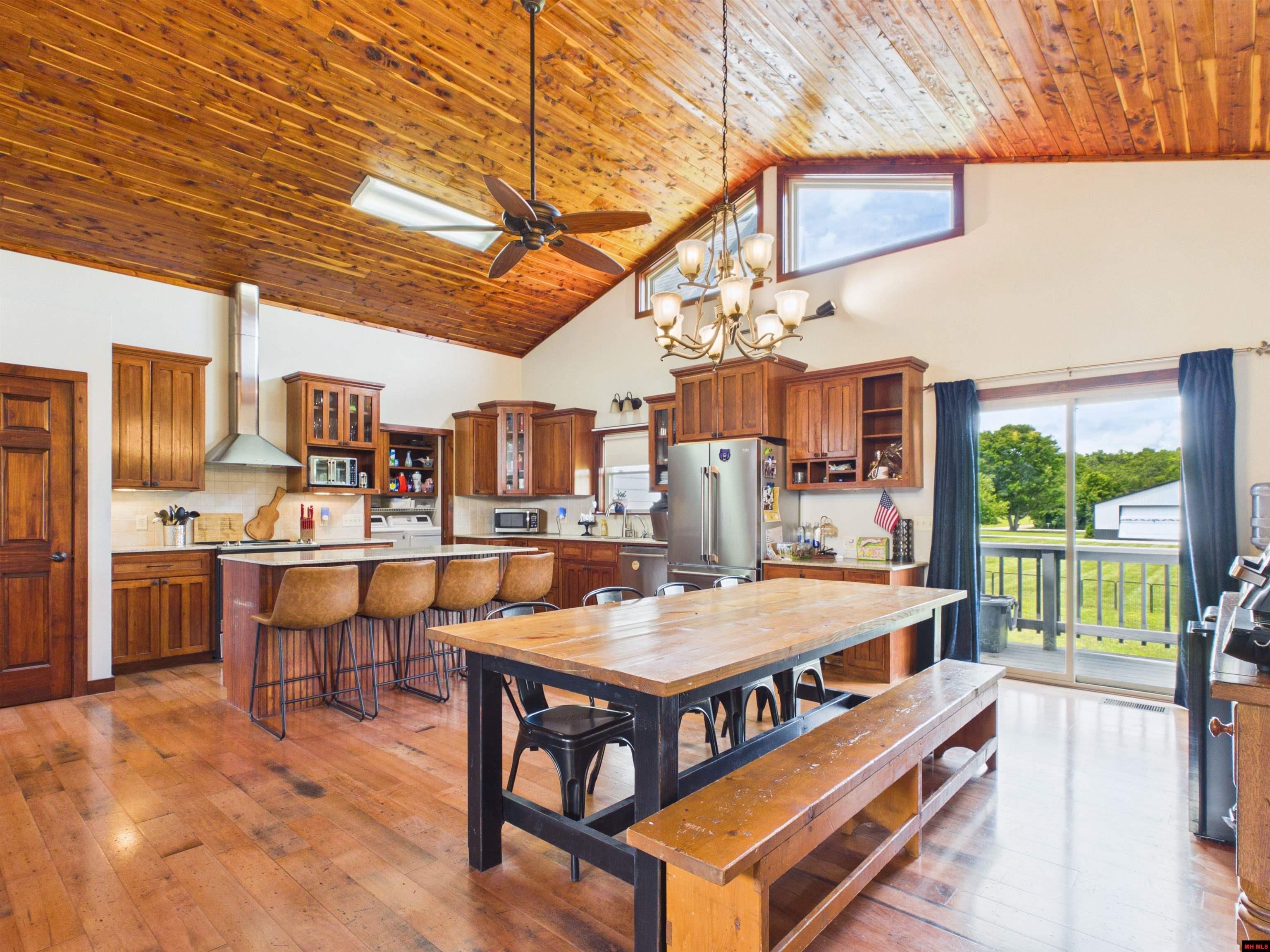 192 VALLEY AIRPORT DRIVE Cotter, AR