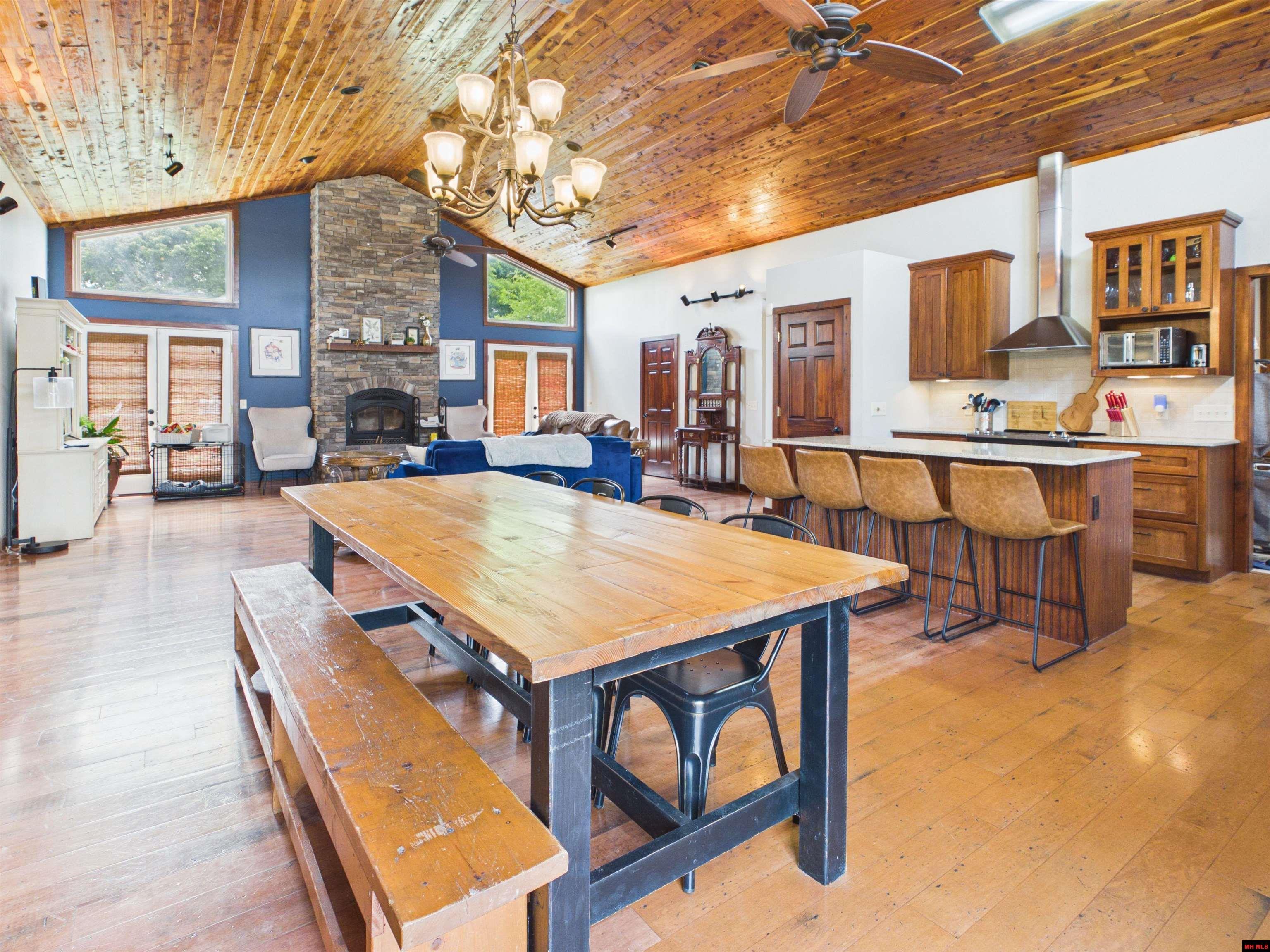 192 VALLEY AIRPORT DRIVE Cotter, AR