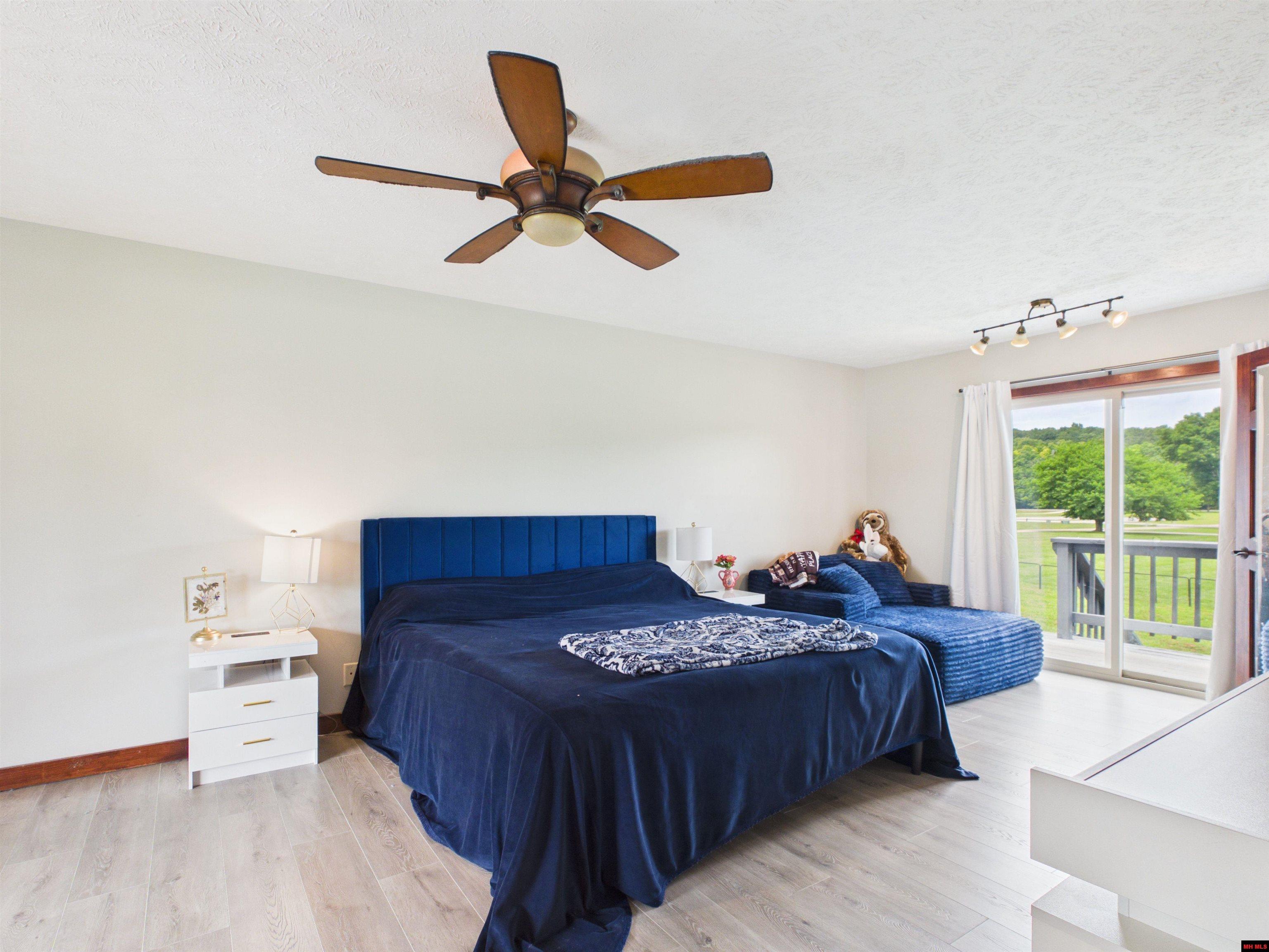 192 VALLEY AIRPORT DRIVE Cotter, AR