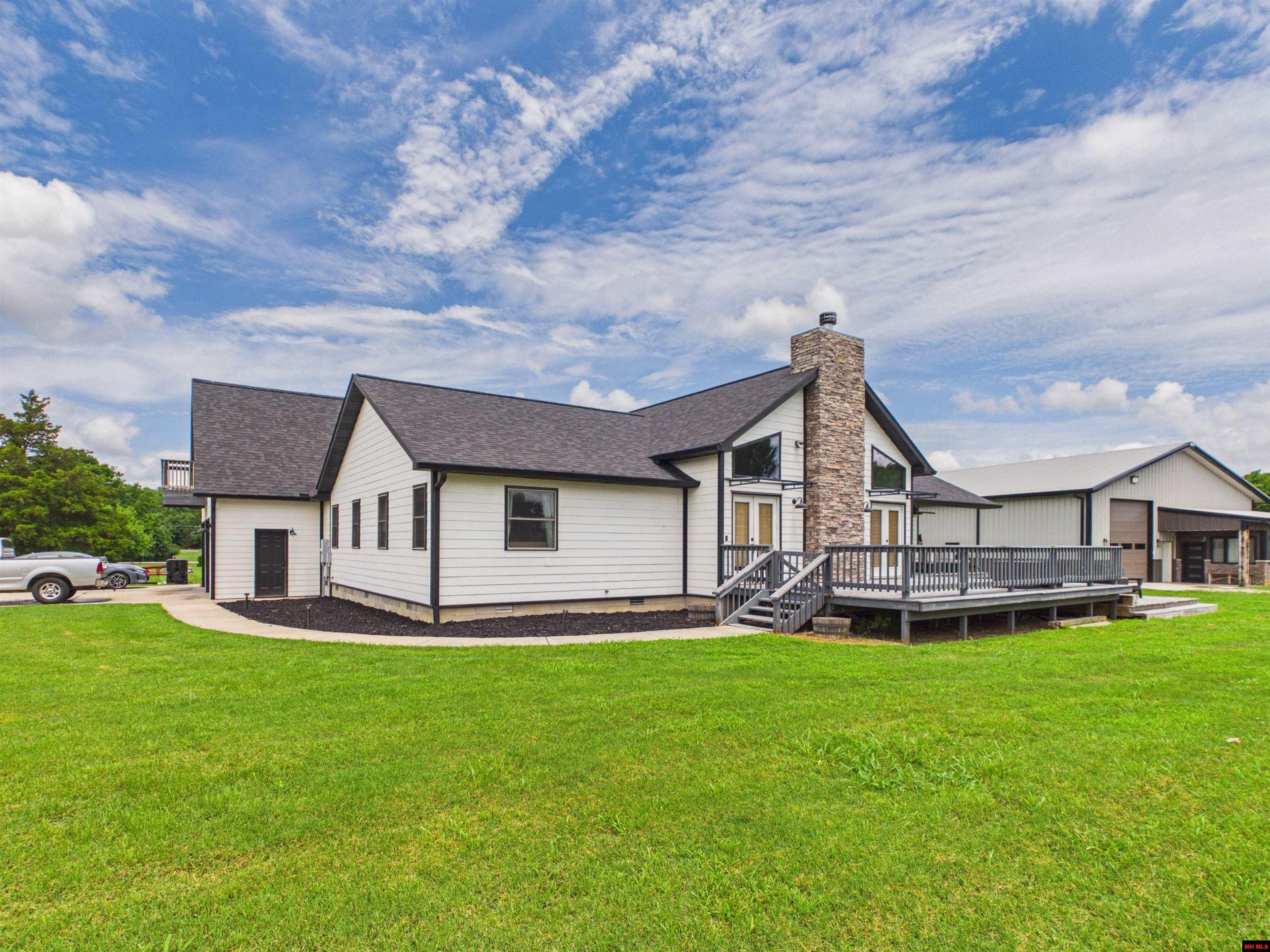 192 VALLEY AIRPORT DRIVE Cotter, AR