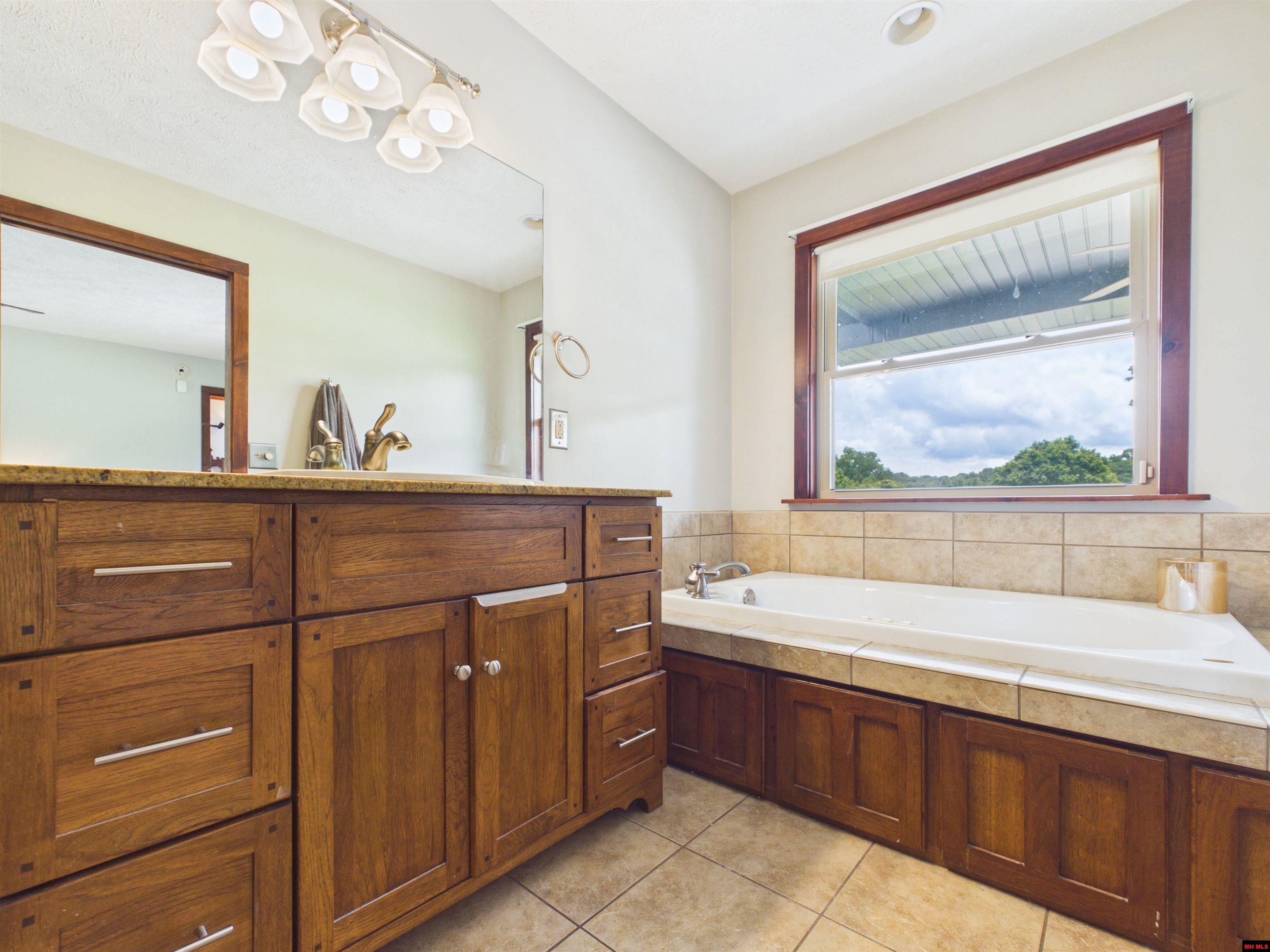 192 VALLEY AIRPORT DRIVE Cotter, AR