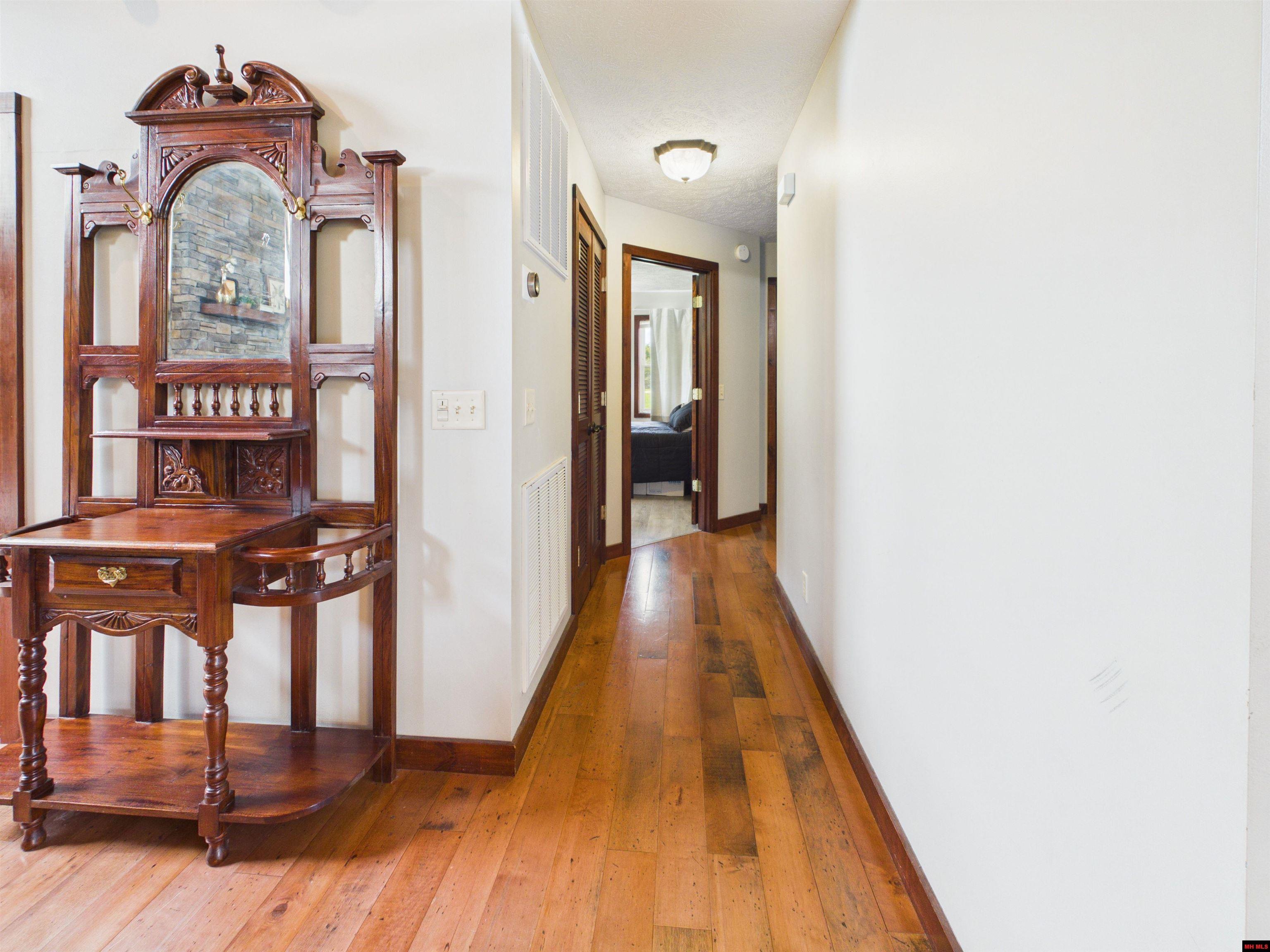 192 VALLEY AIRPORT DRIVE Cotter, AR