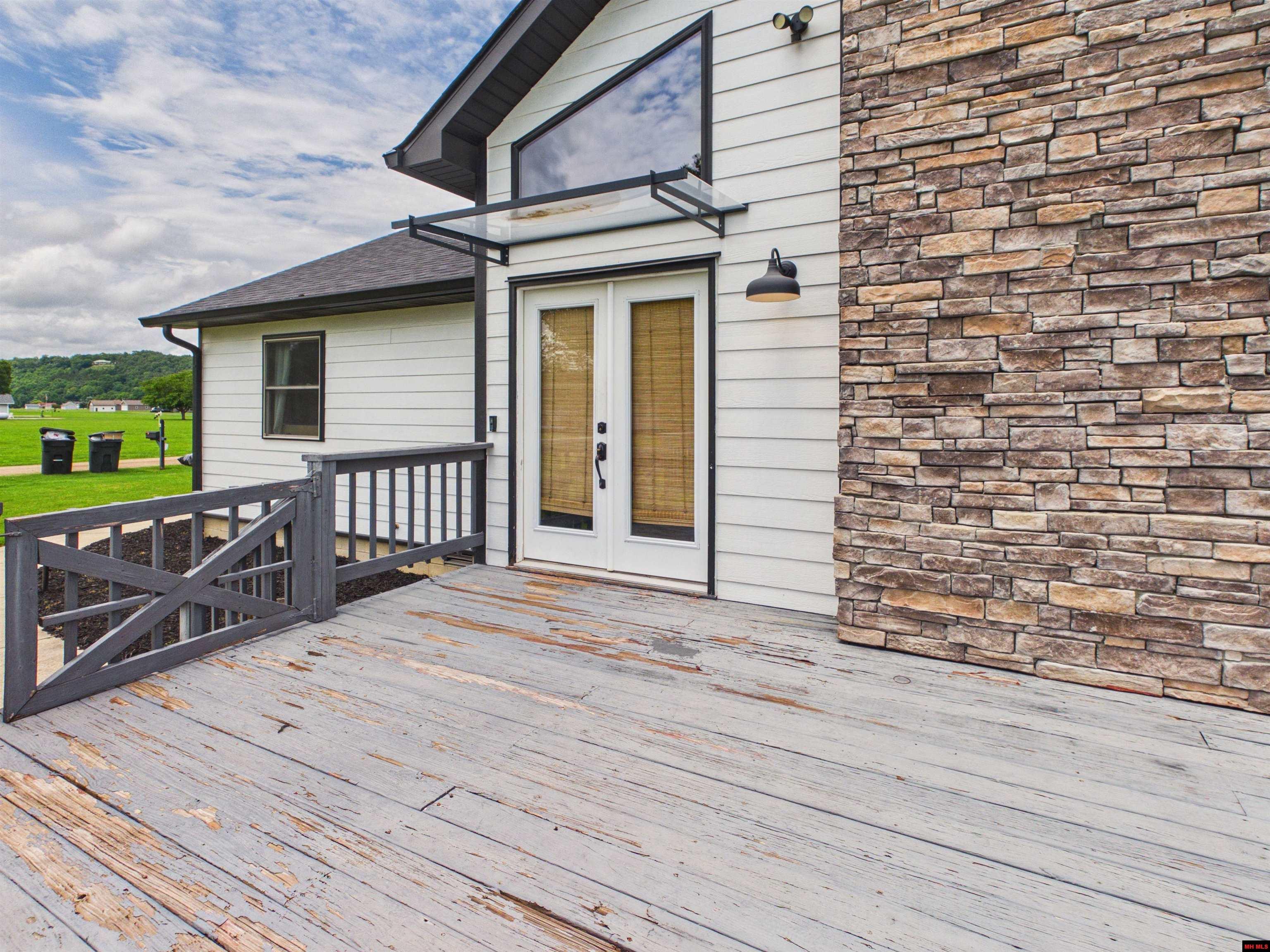 192 VALLEY AIRPORT DRIVE Cotter, AR