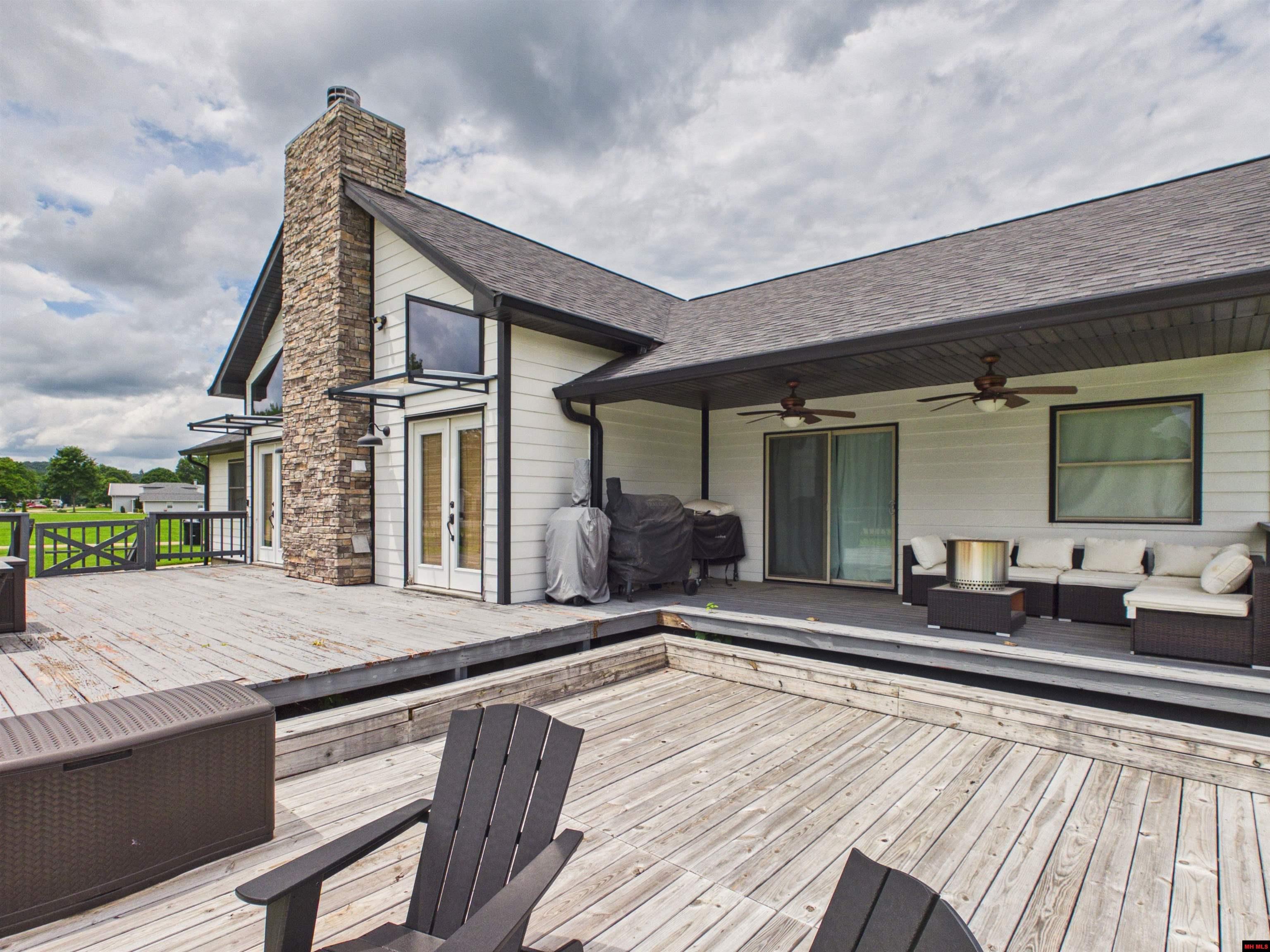 192 VALLEY AIRPORT DRIVE Cotter, AR