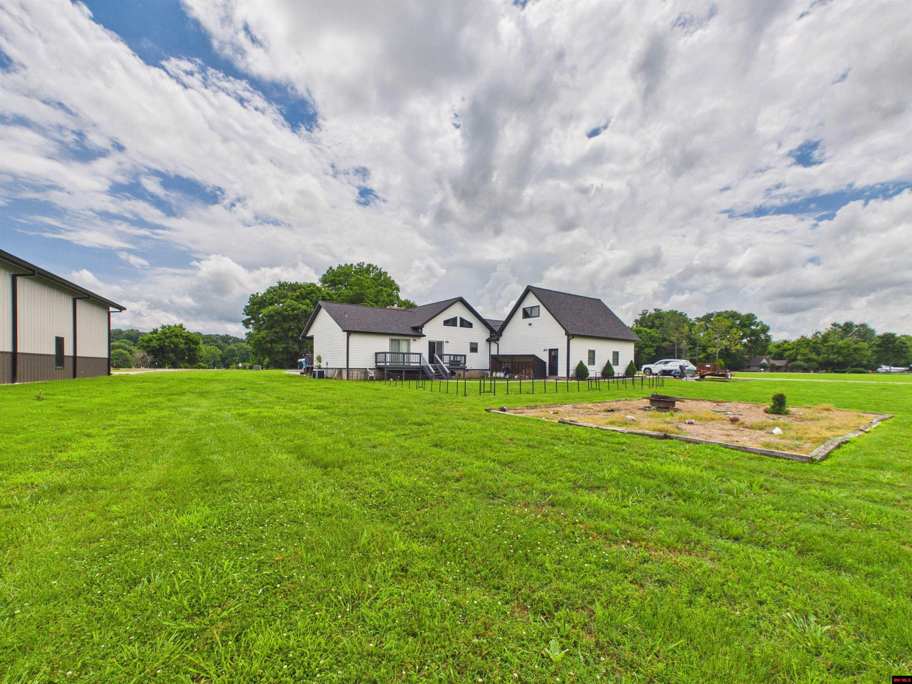 192 VALLEY AIRPORT DRIVE Cotter, AR