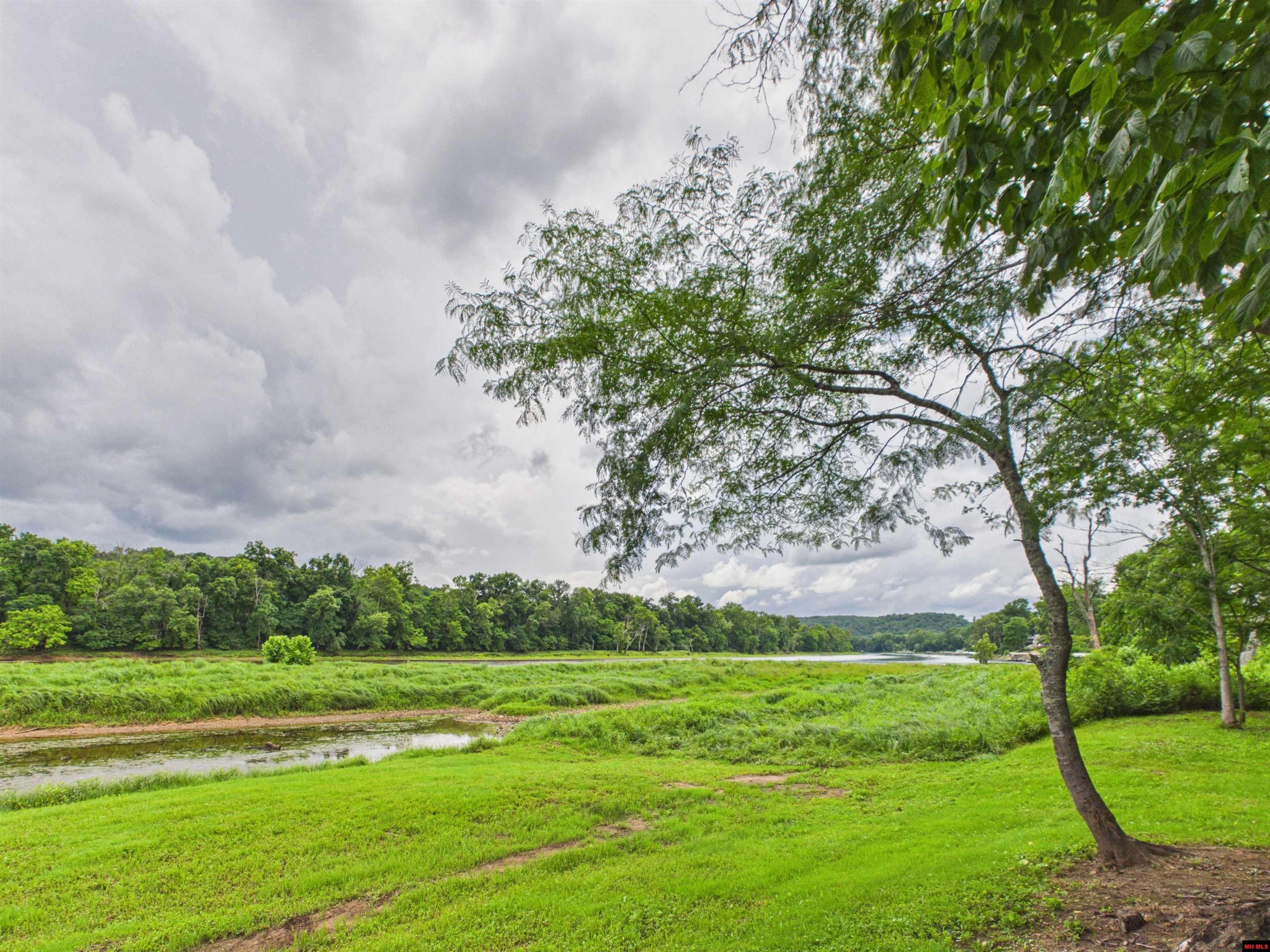 192 VALLEY AIRPORT DRIVE Cotter, AR
