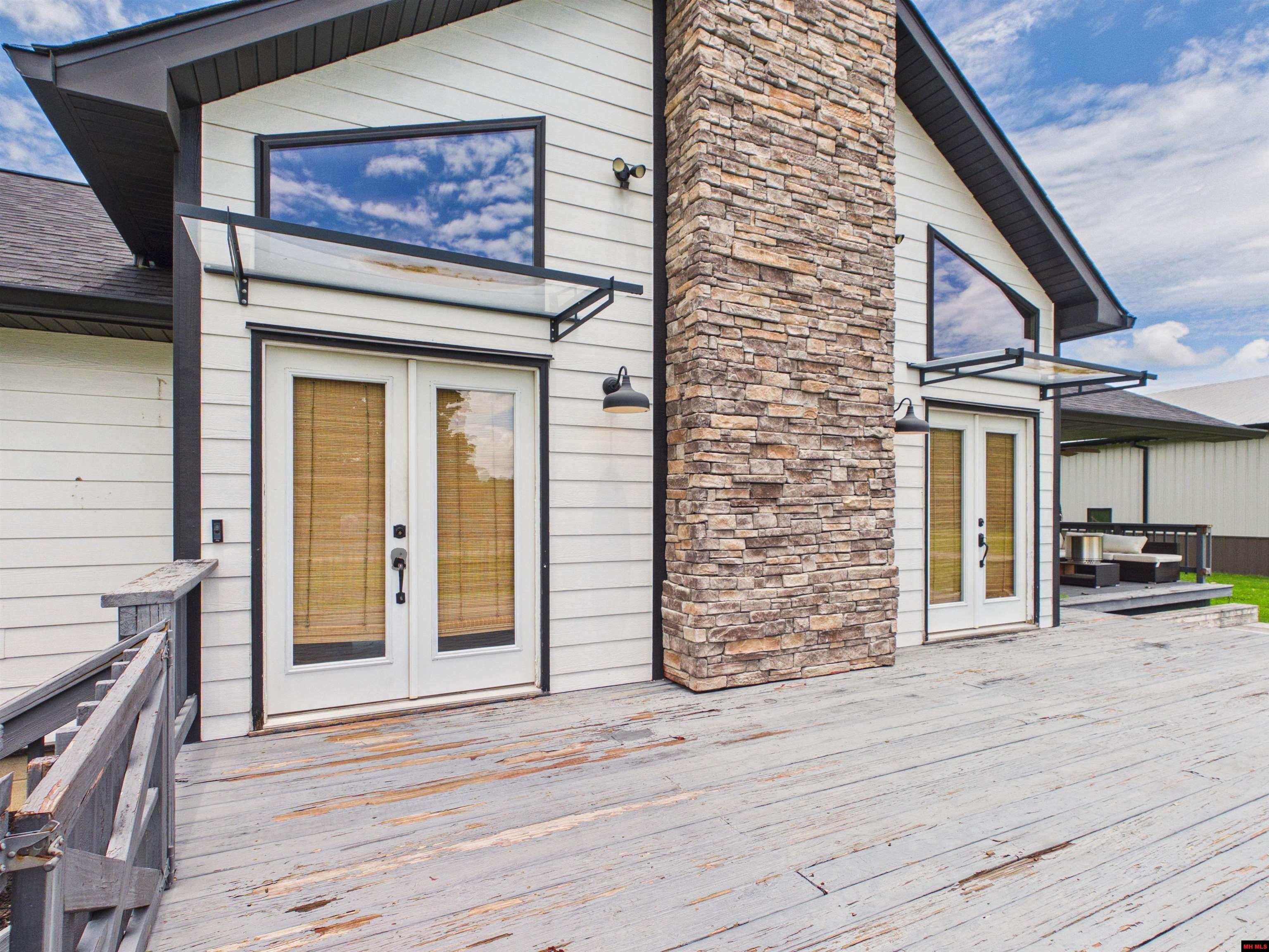 192 VALLEY AIRPORT DRIVE Cotter, AR