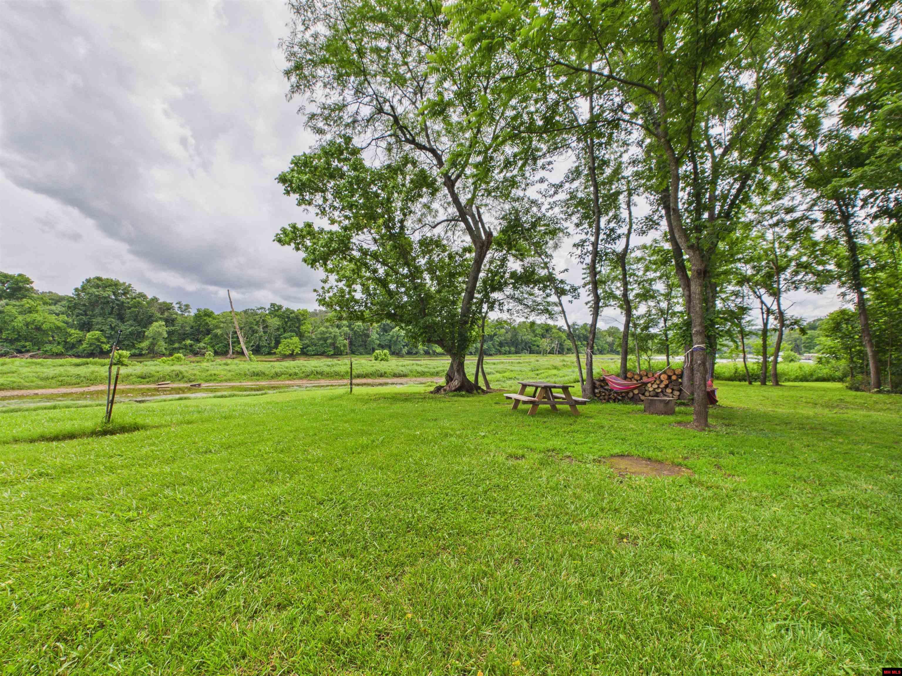192 VALLEY AIRPORT DRIVE Cotter, AR