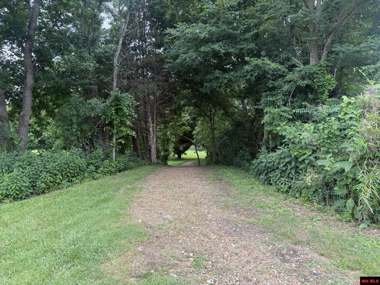 192 VALLEY AIRPORT DRIVE Cotter, AR