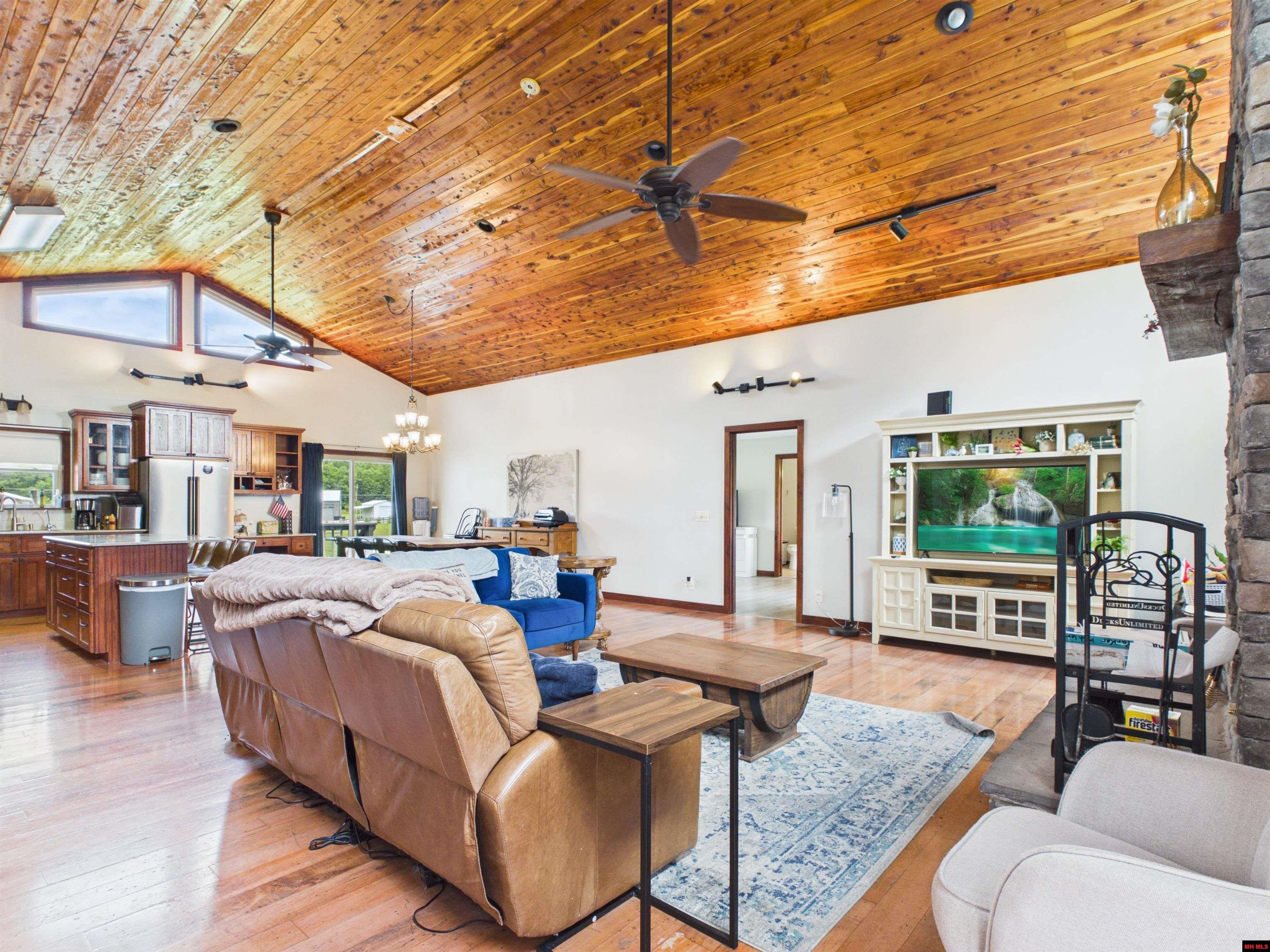 192 VALLEY AIRPORT DRIVE Cotter, AR