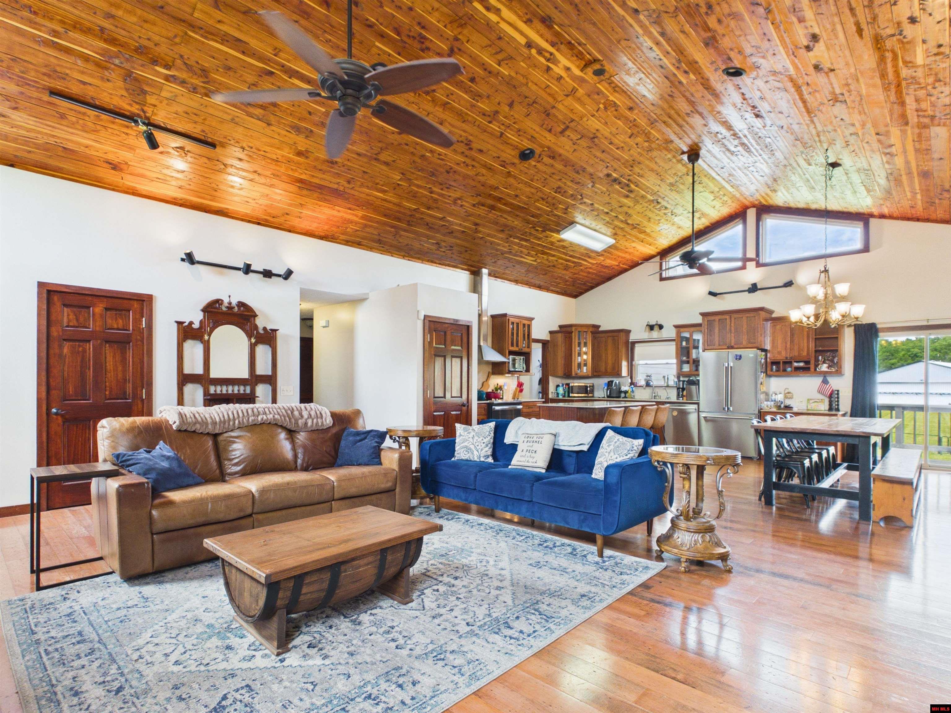 192 VALLEY AIRPORT DRIVE Cotter, AR