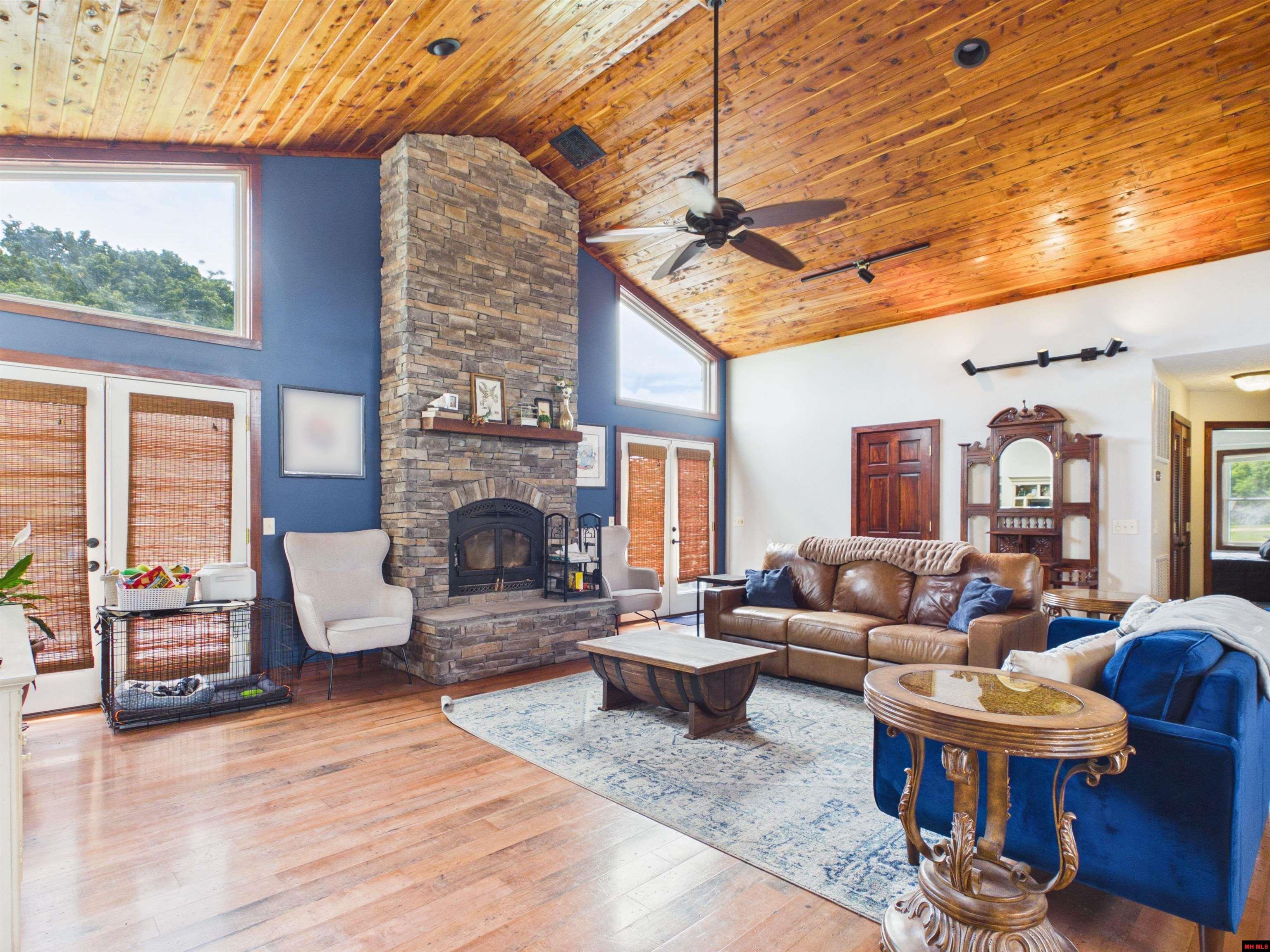 192 VALLEY AIRPORT DRIVE Cotter, AR