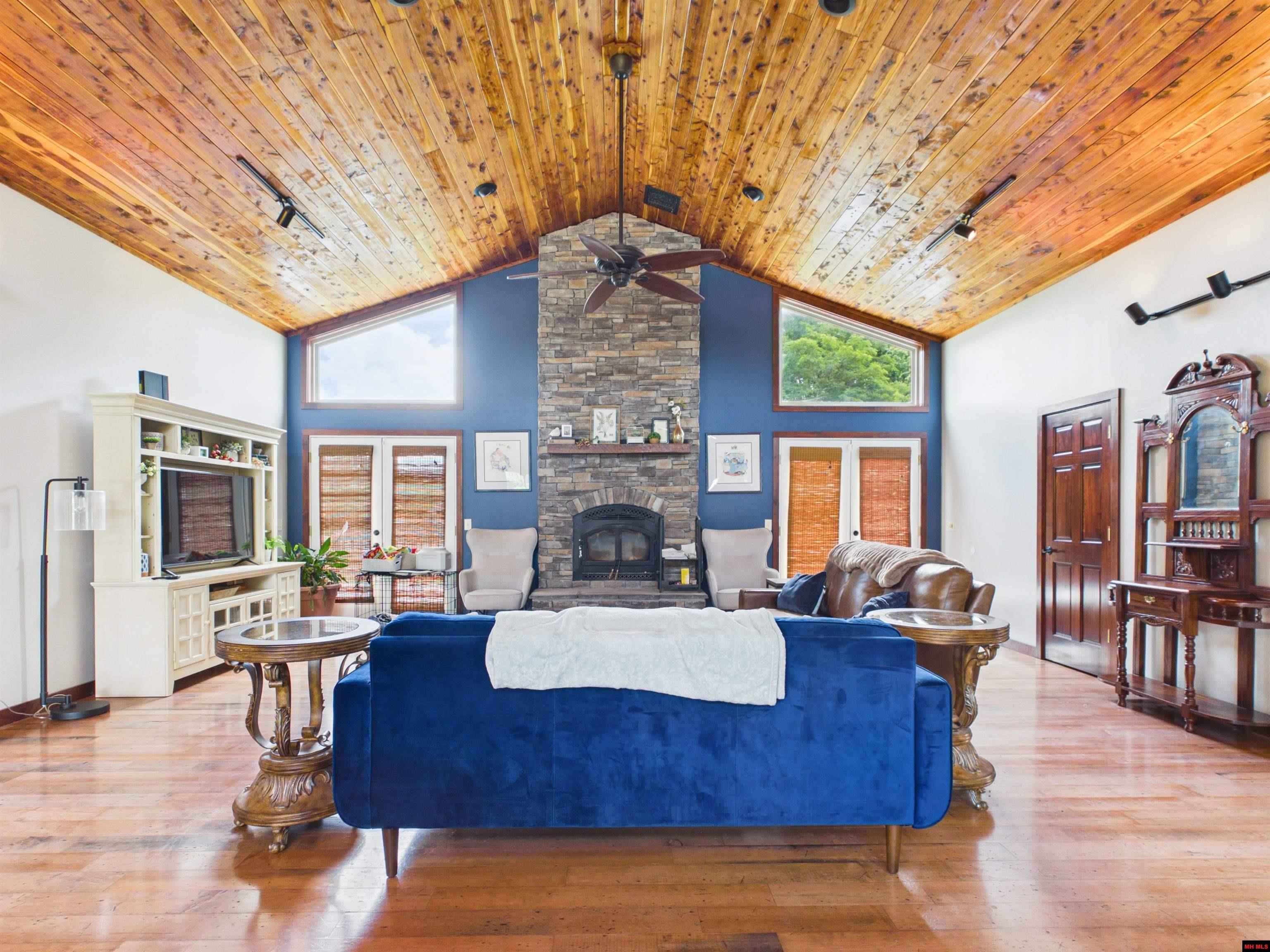 192 VALLEY AIRPORT DRIVE Cotter, AR