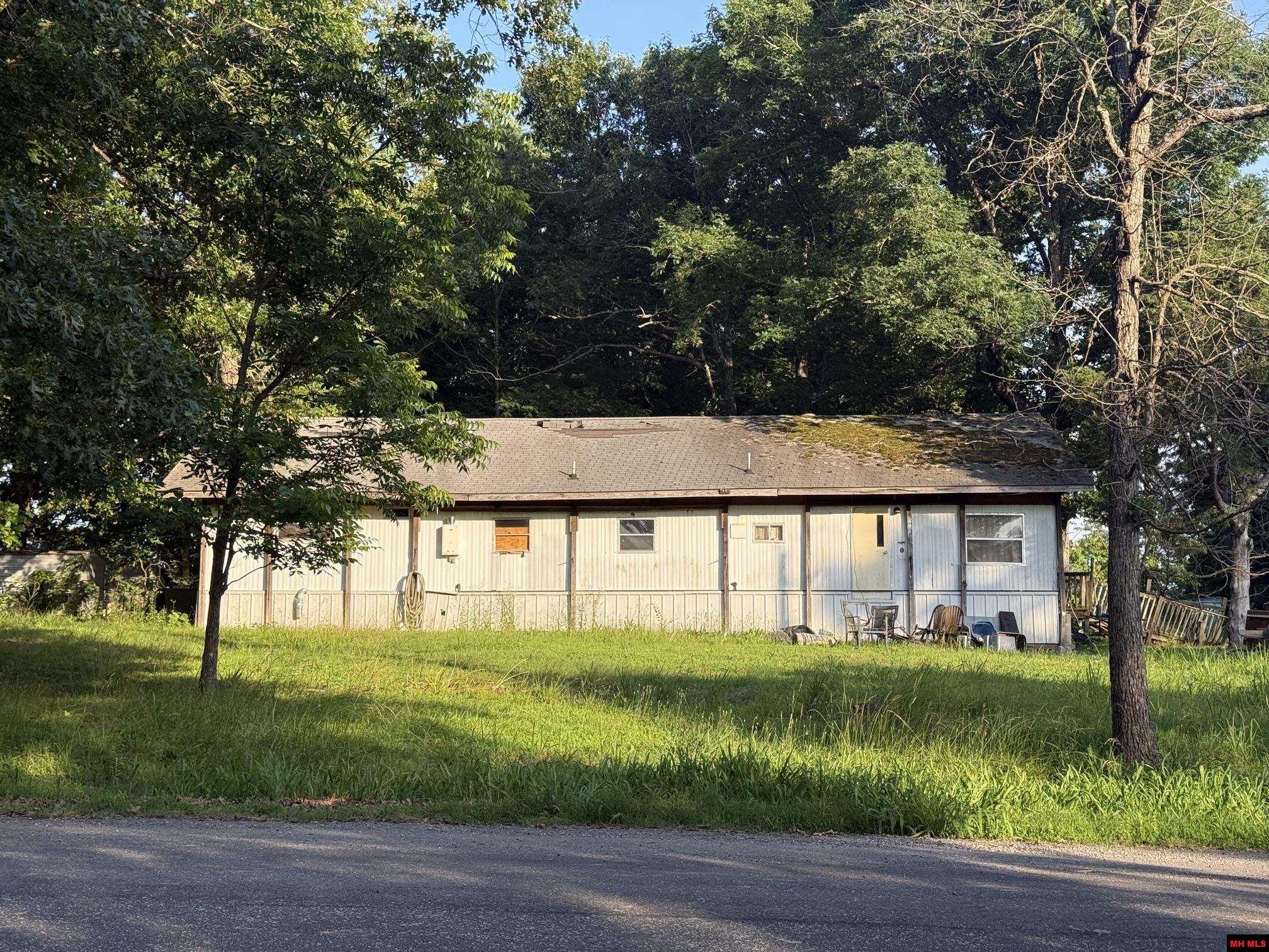 902 SHORECREST DRIVE Bull Shoals, AR