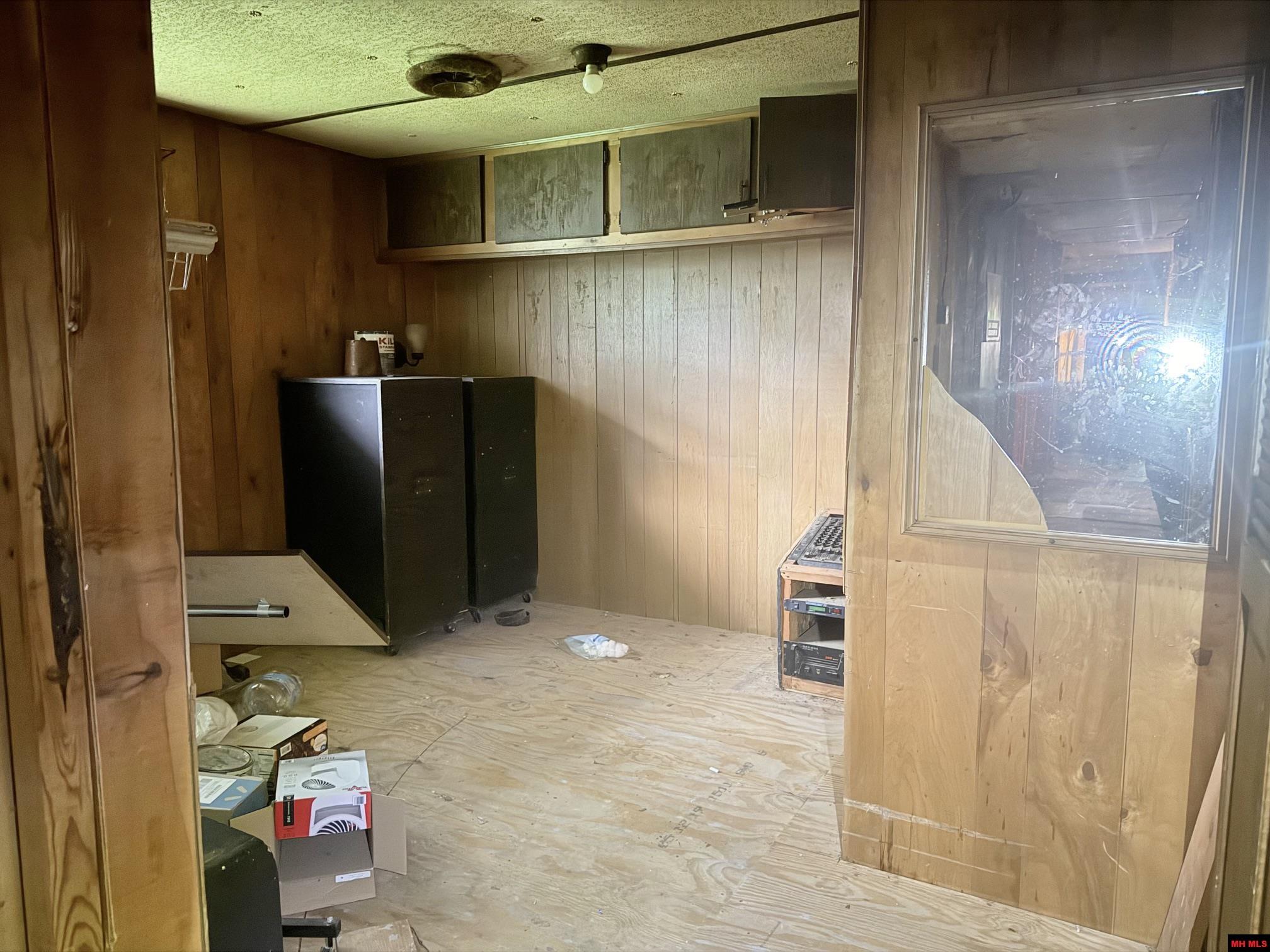 902 SHORECREST DRIVE Bull Shoals, AR