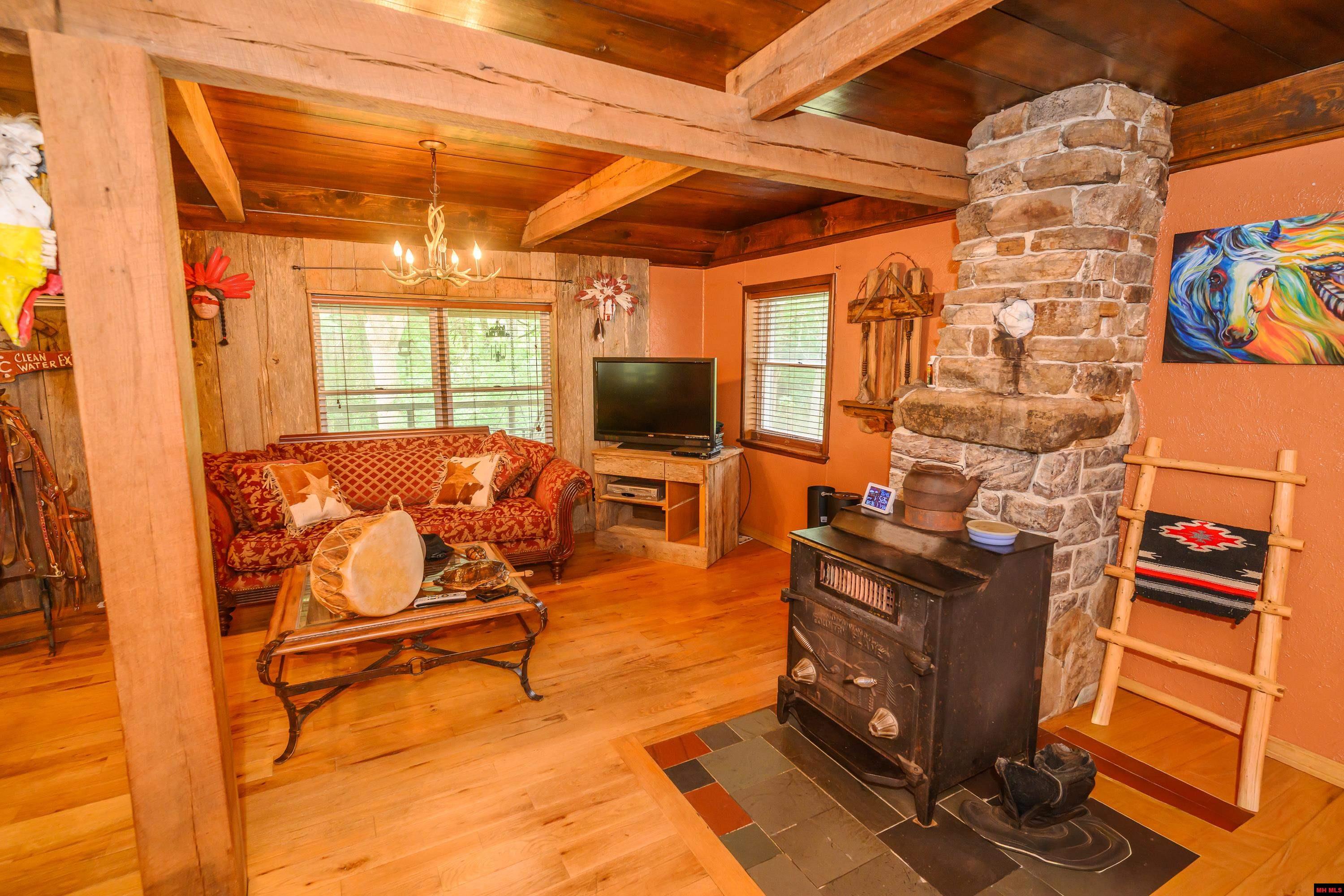 4409 Pleasant Valley Road