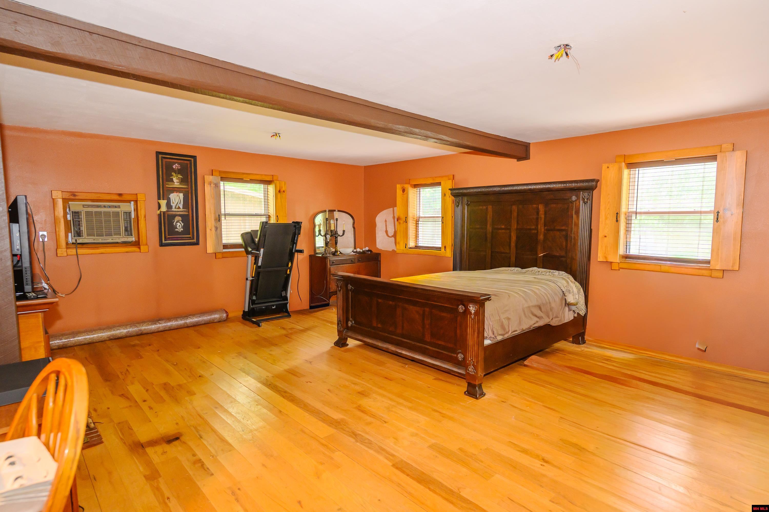4409 Pleasant Valley Road