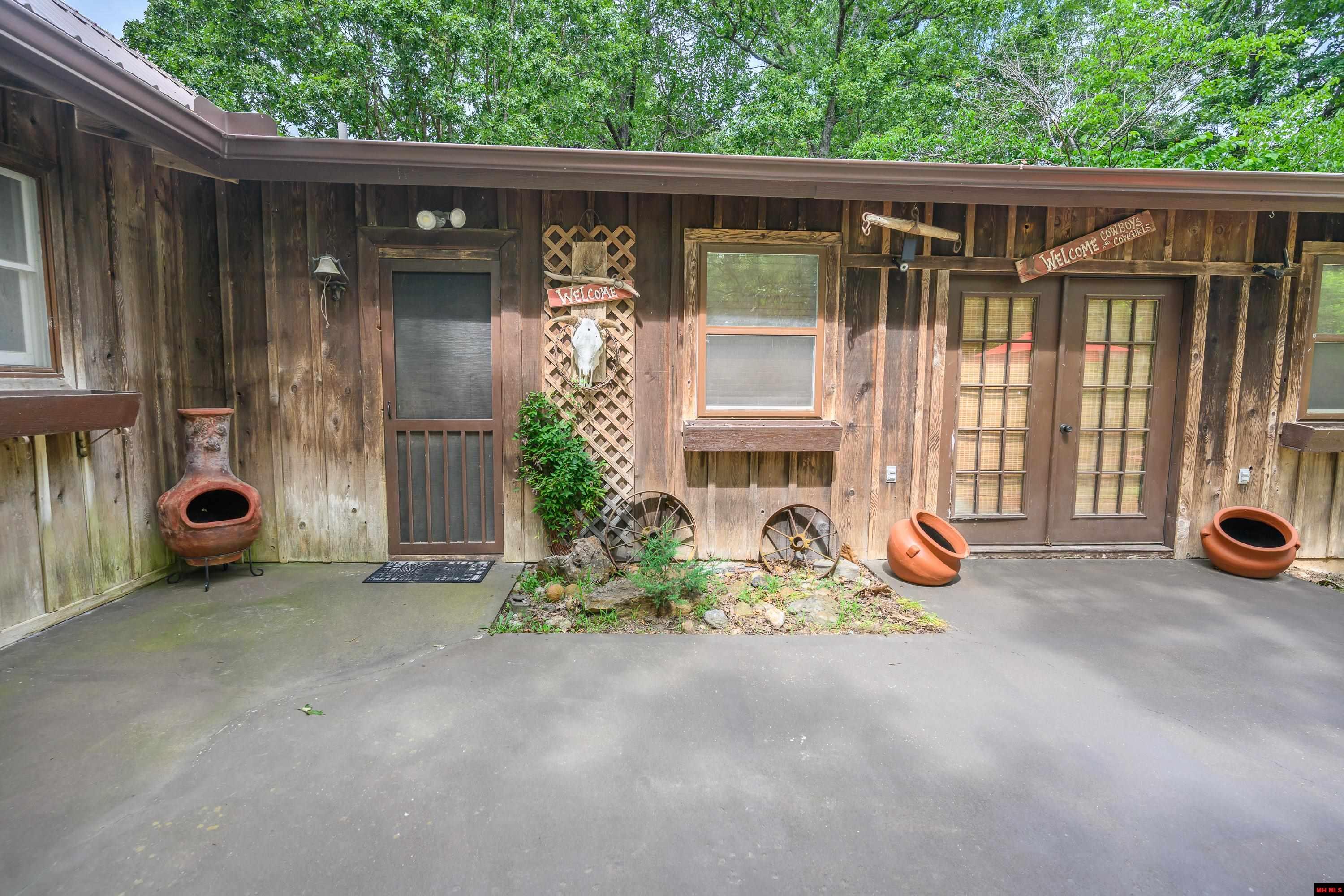 4409 Pleasant Valley Road