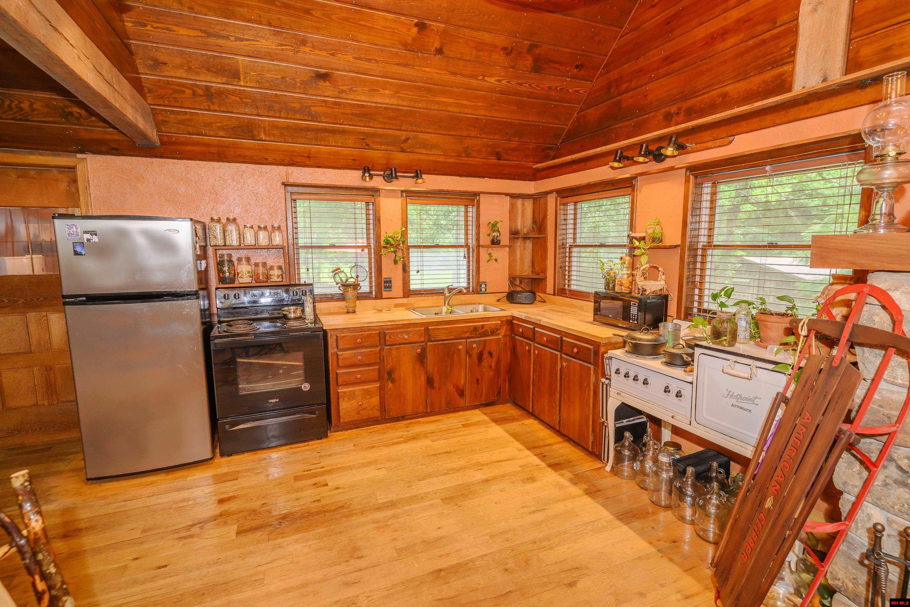 4409 Pleasant Valley Road