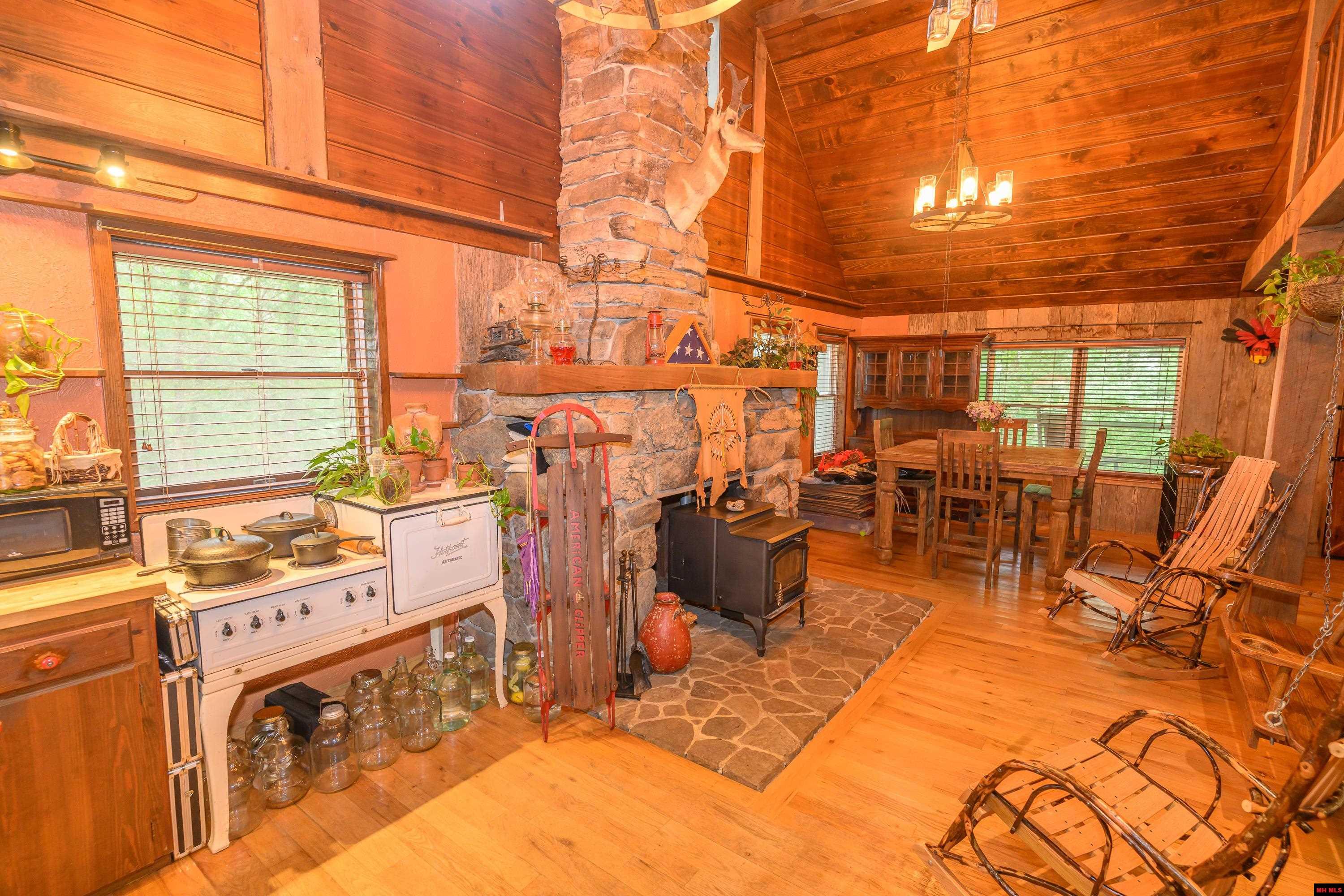 4409 Pleasant Valley Road