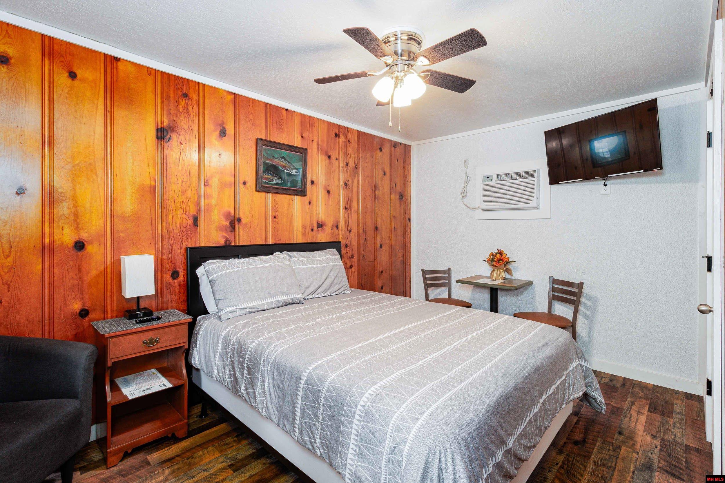 1203 BULL SHOALS DAM BOULEVARD Bull Shoals, AR