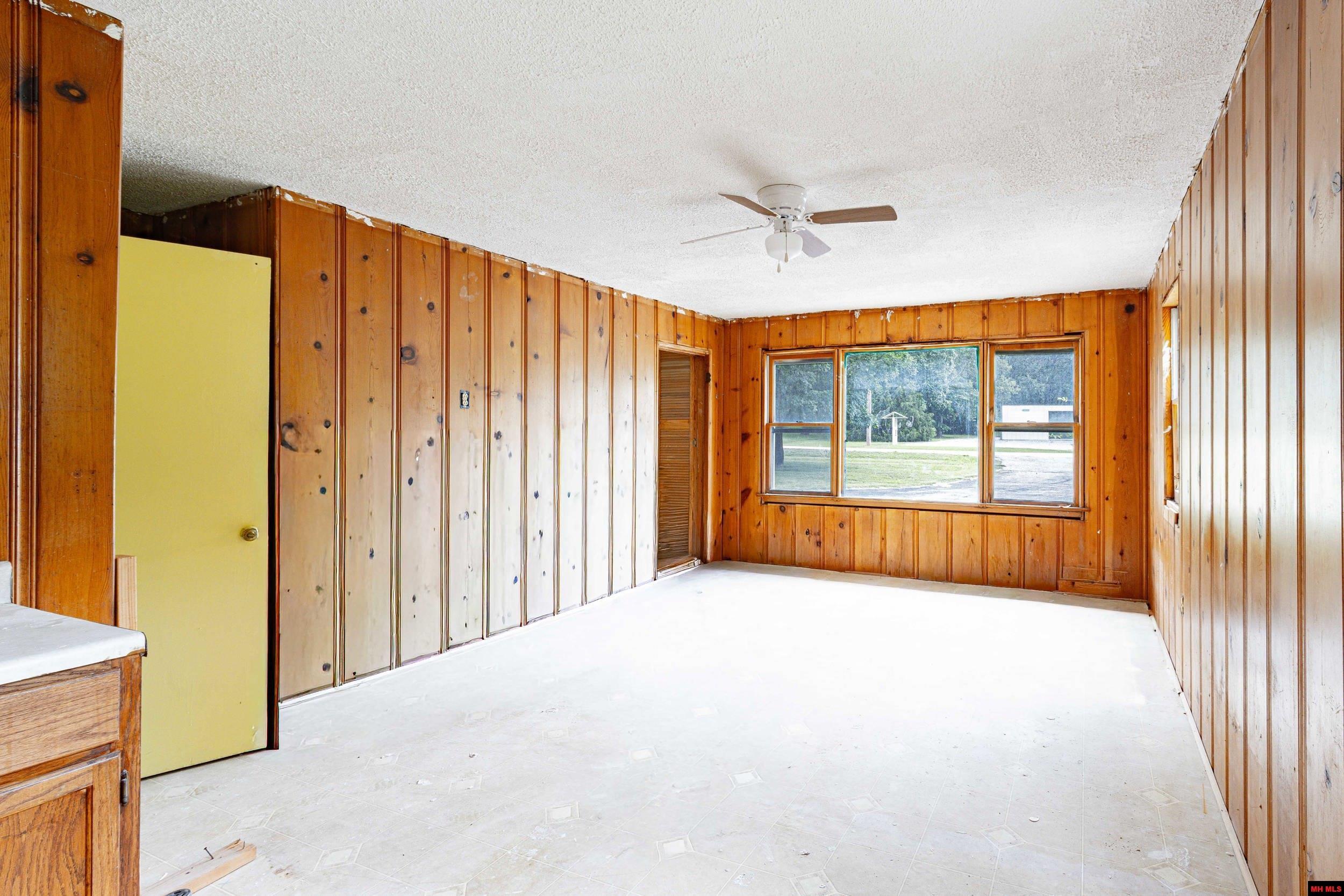 1203 BULL SHOALS DAM BOULEVARD Bull Shoals, AR