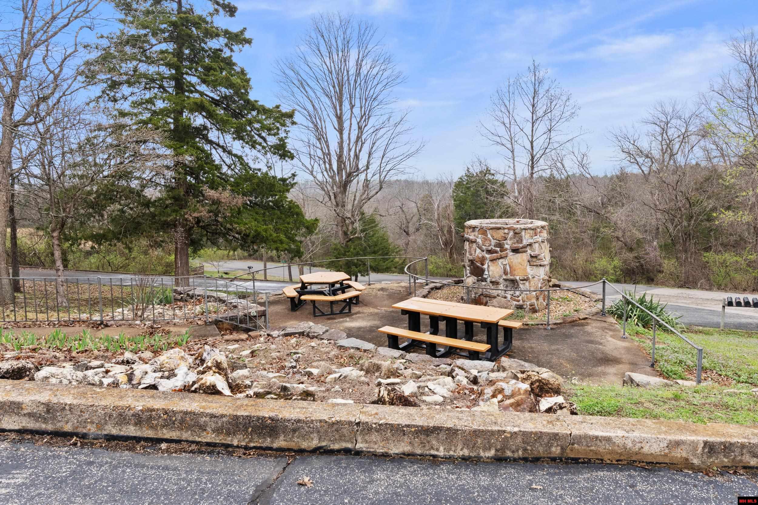 106 ORIOLE LANE Bull Shoals, AR