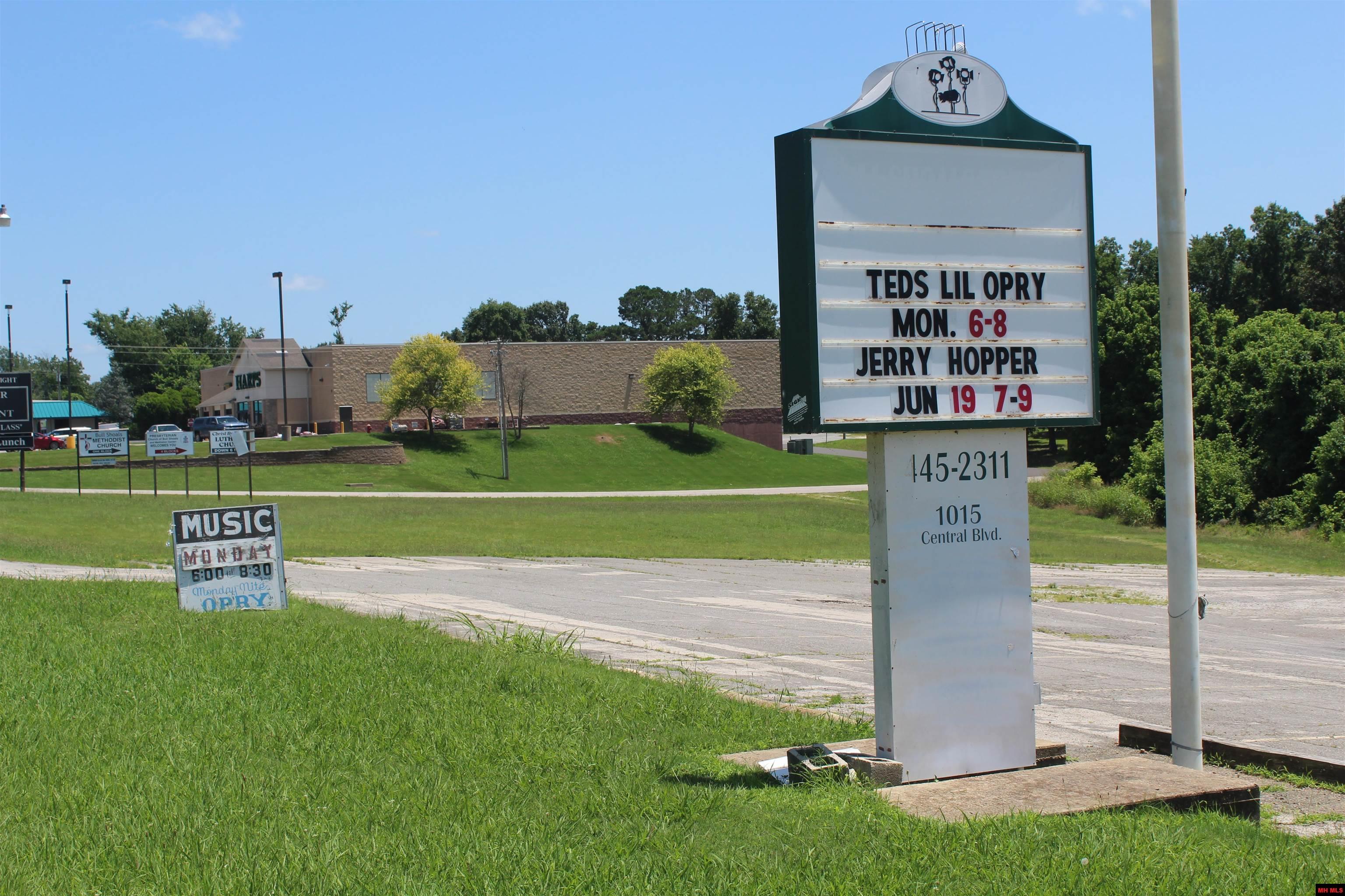 1015 CENTRAL BOULEVARD Bull Shoals, AR
