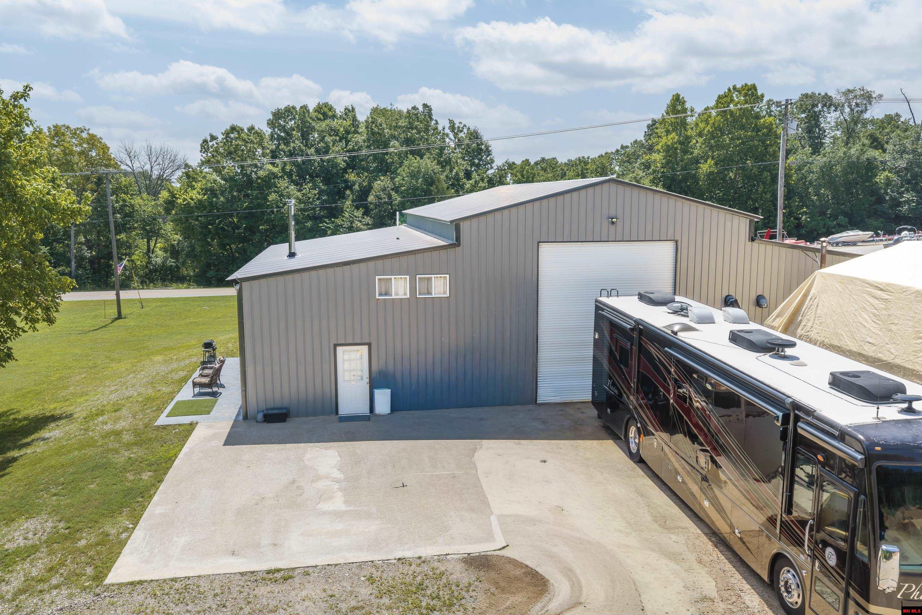 2052 CENTRAL BOULEVARD Bull Shoals, AR