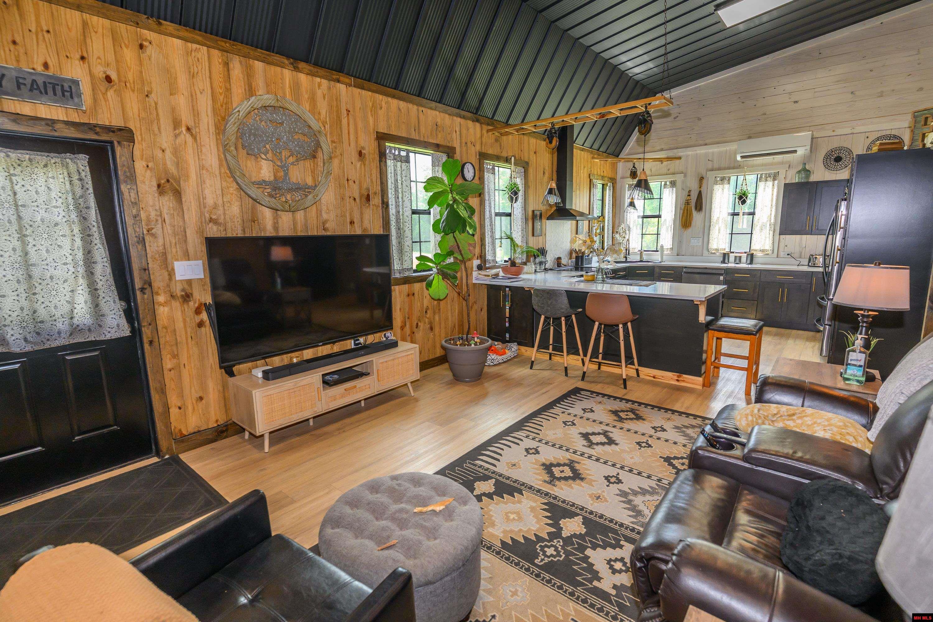 2052 CENTRAL BOULEVARD Bull Shoals, AR