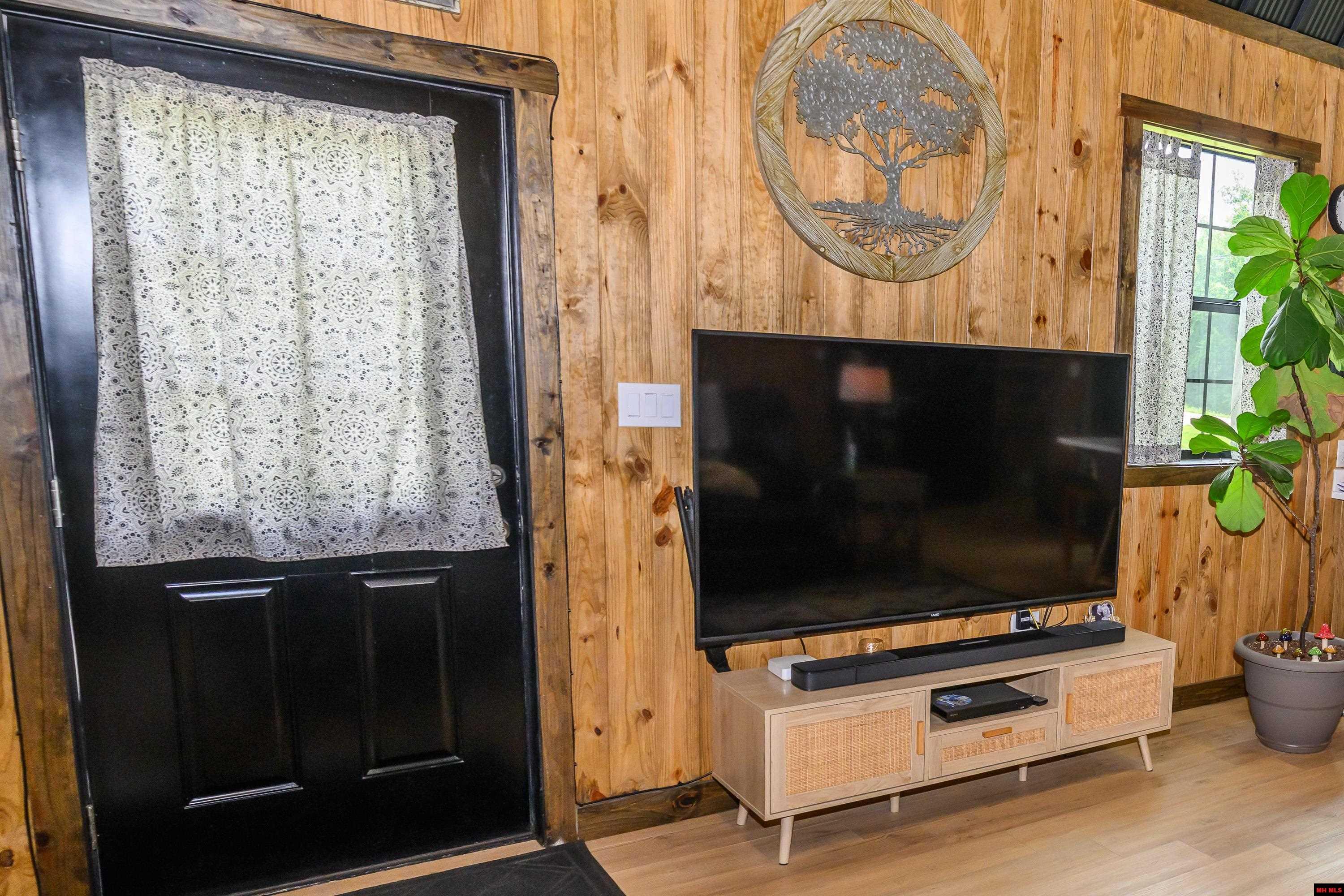 2052 CENTRAL BOULEVARD Bull Shoals, AR