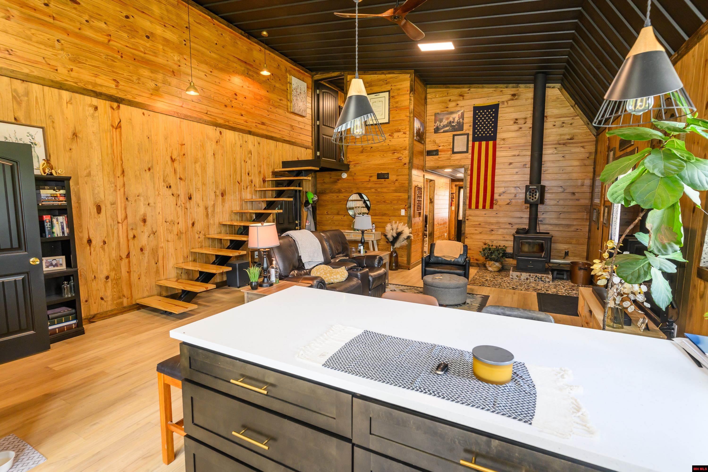 2052 CENTRAL BOULEVARD Bull Shoals, AR