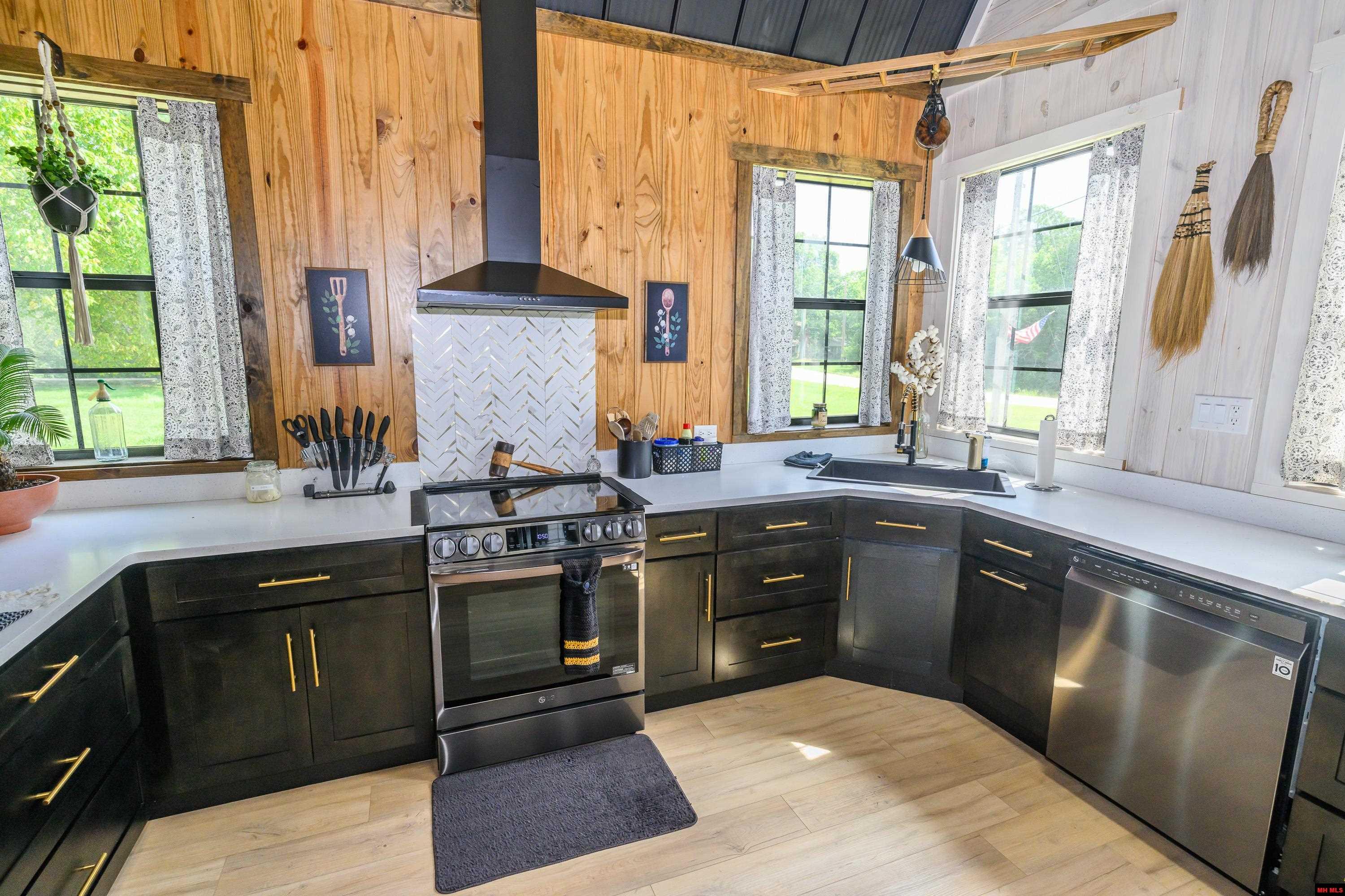 2052 CENTRAL BOULEVARD Bull Shoals, AR