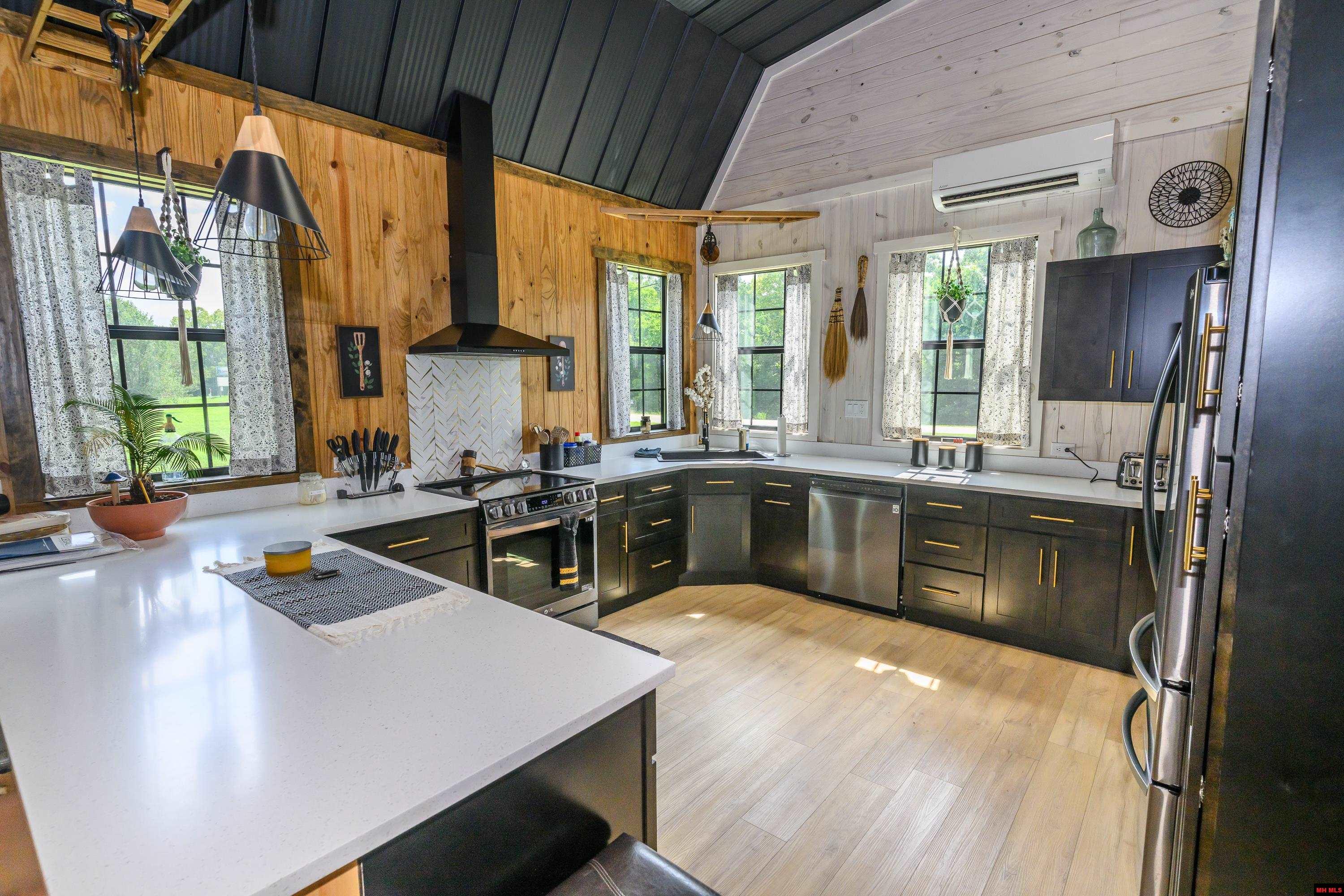 2052 CENTRAL BOULEVARD Bull Shoals, AR
