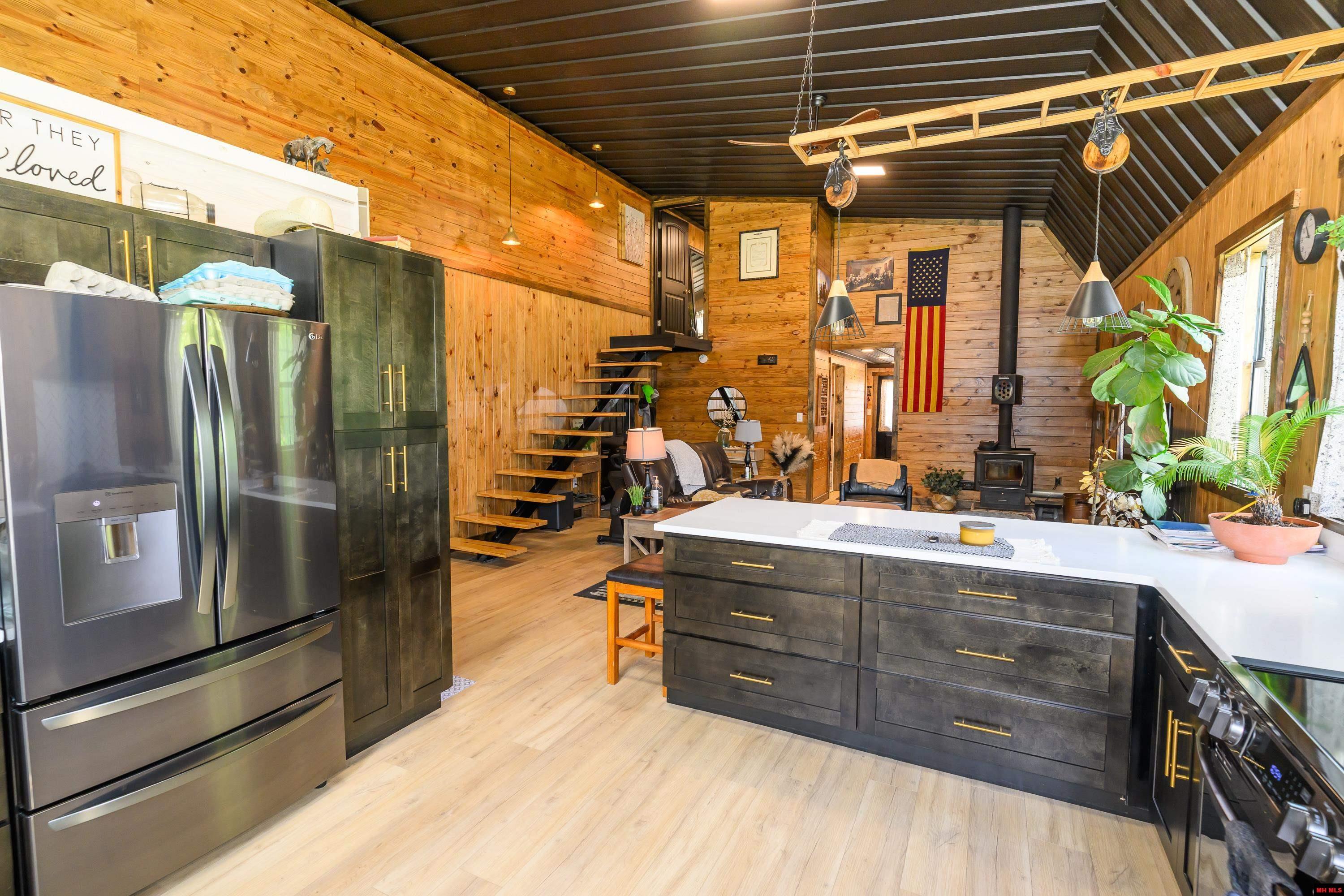 2052 CENTRAL BOULEVARD Bull Shoals, AR