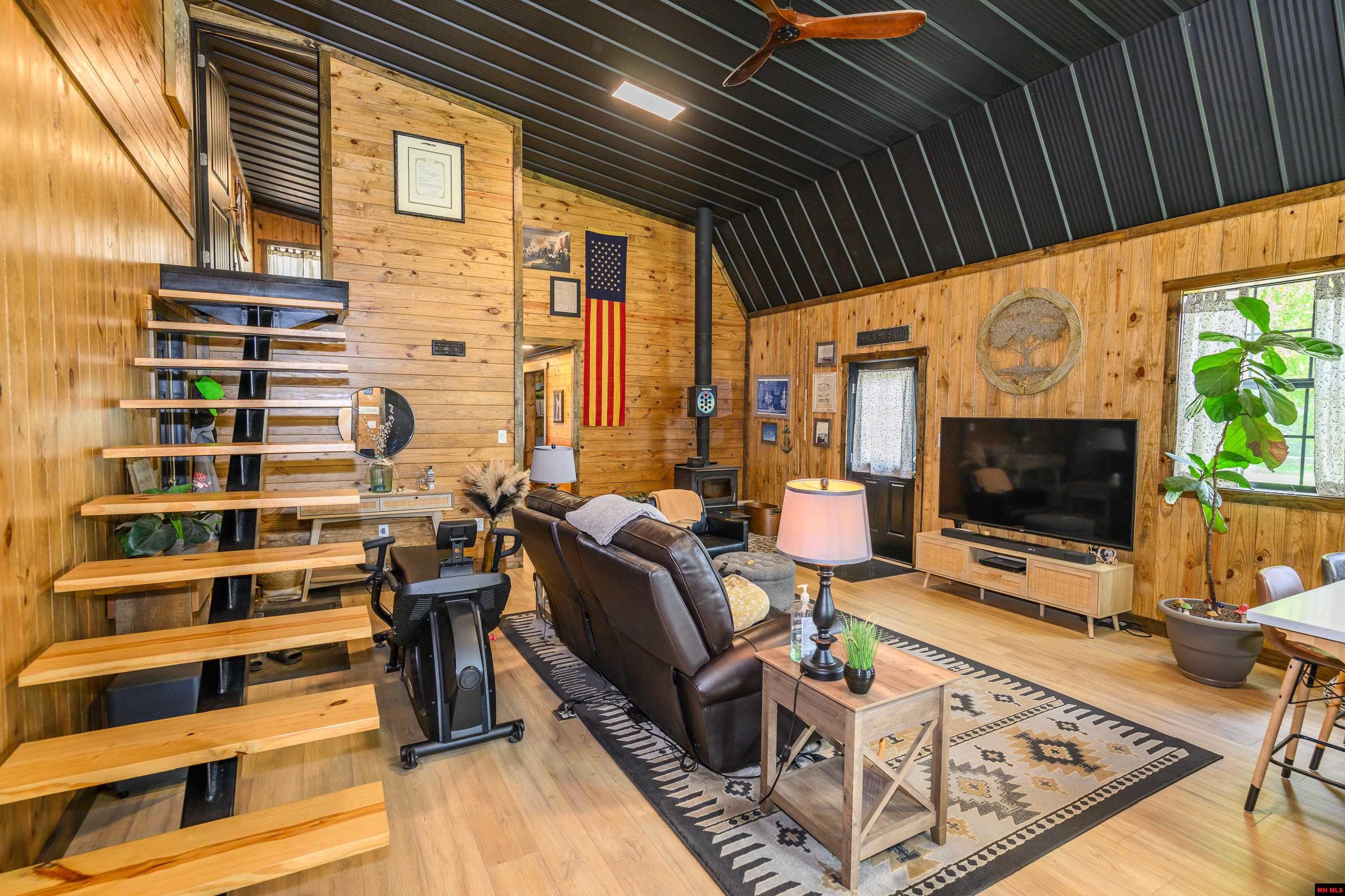 2052 CENTRAL BOULEVARD Bull Shoals, AR