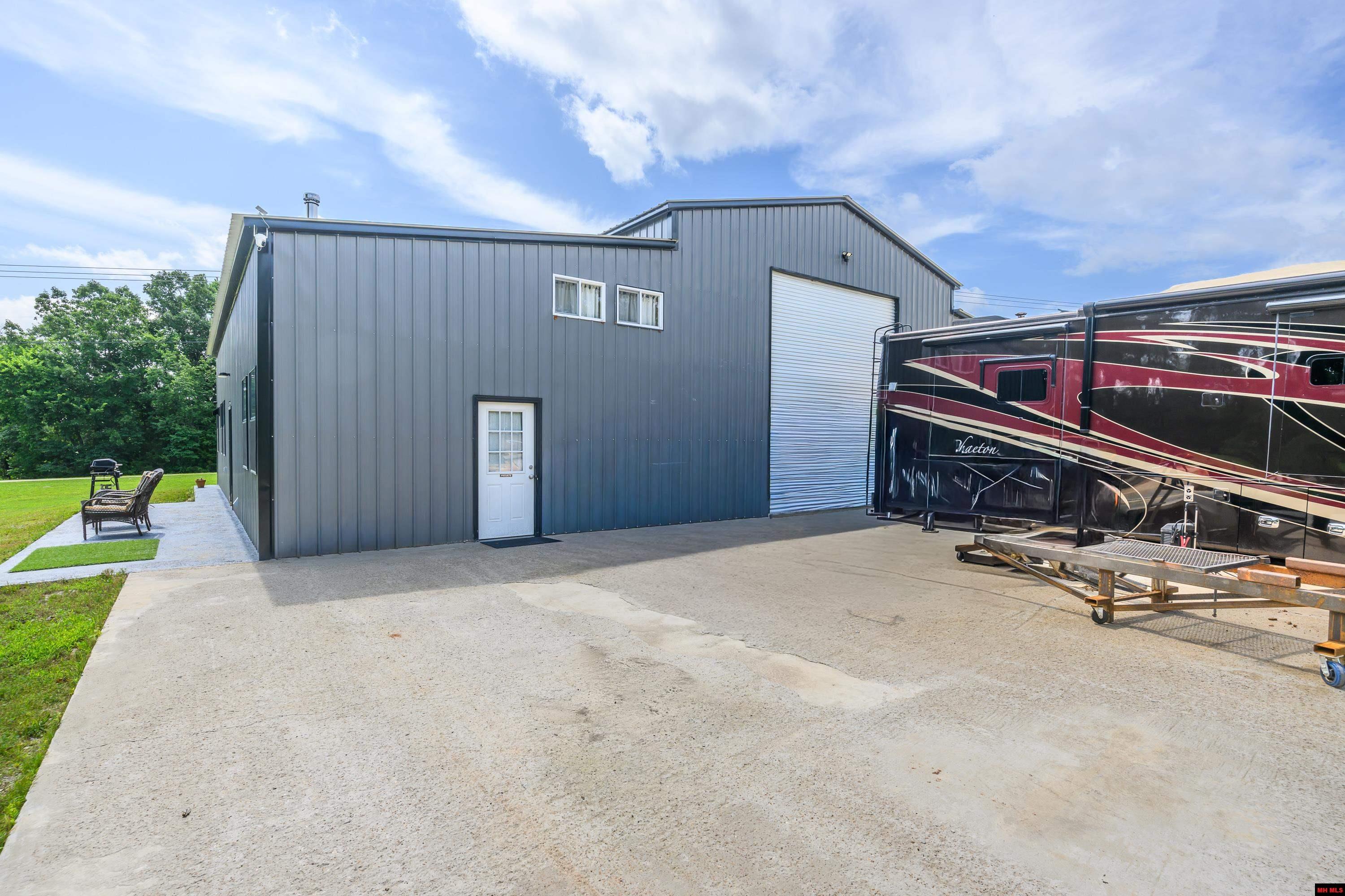 2052 CENTRAL BOULEVARD Bull Shoals, AR
