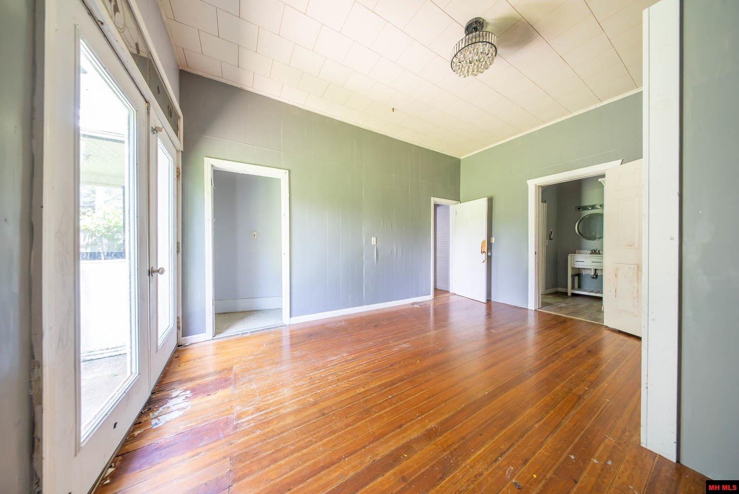 222 6TH STREET Thayer, MO