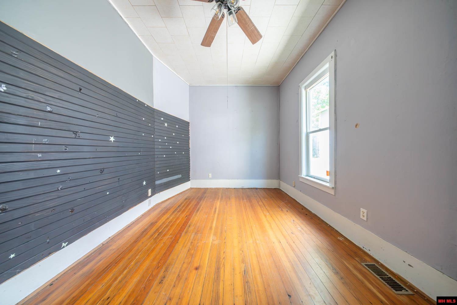 222 6TH STREET Thayer, MO