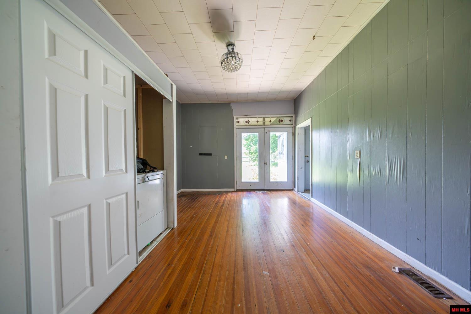 222 6TH STREET Thayer, MO