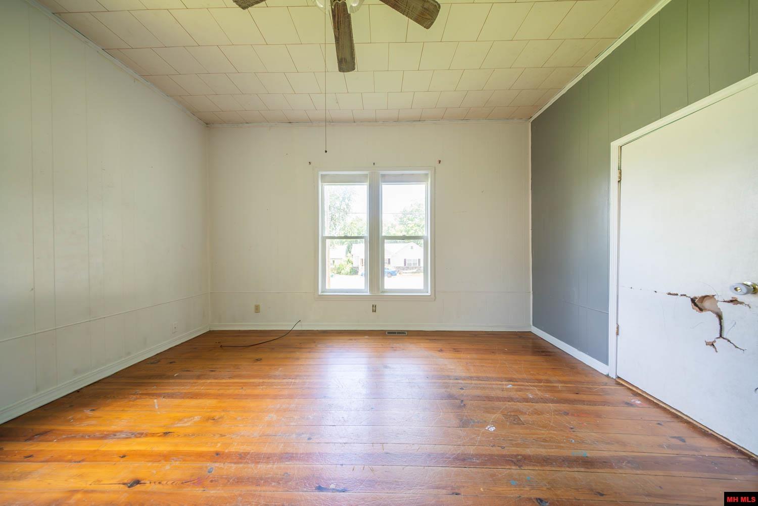222 6TH STREET Thayer, MO