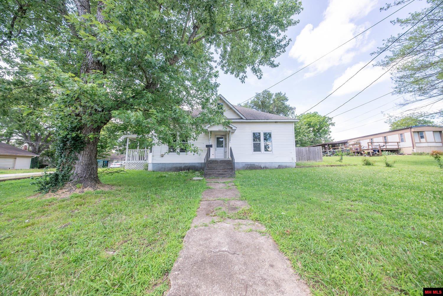 222 6TH STREET Thayer, MO