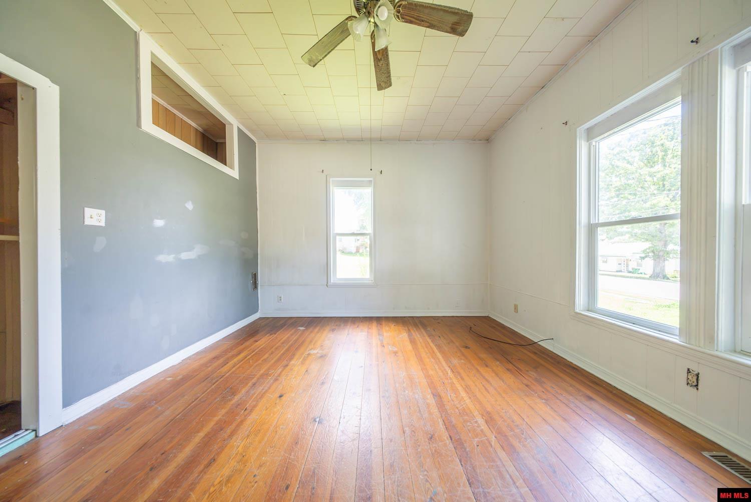 222 6TH STREET Thayer, MO