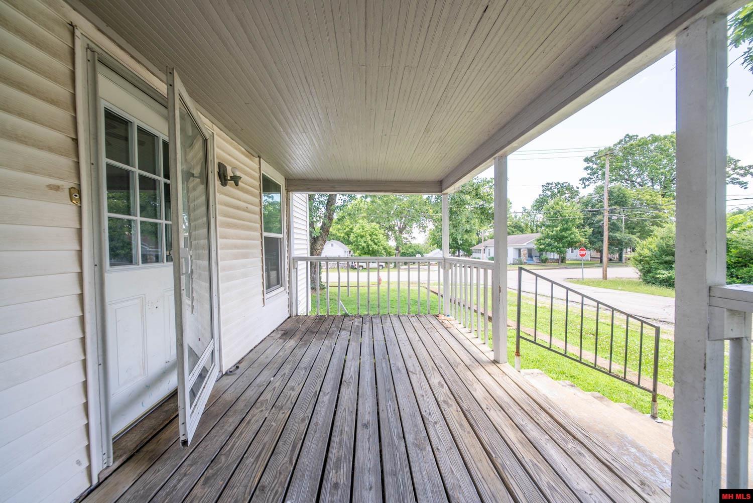 222 6TH STREET Thayer, MO