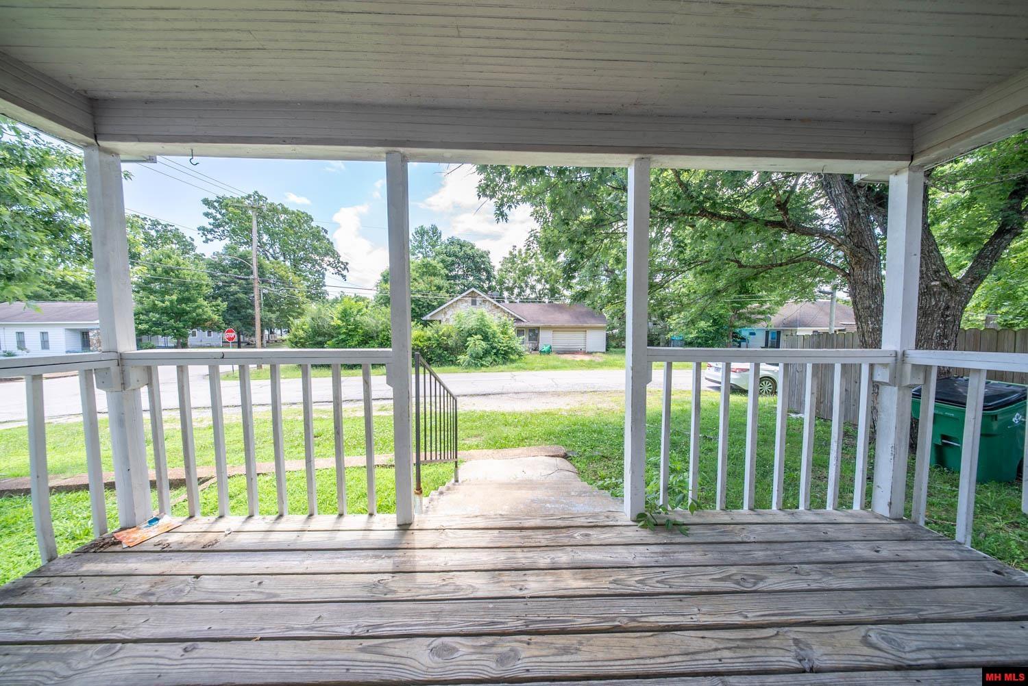 222 6TH STREET Thayer, MO