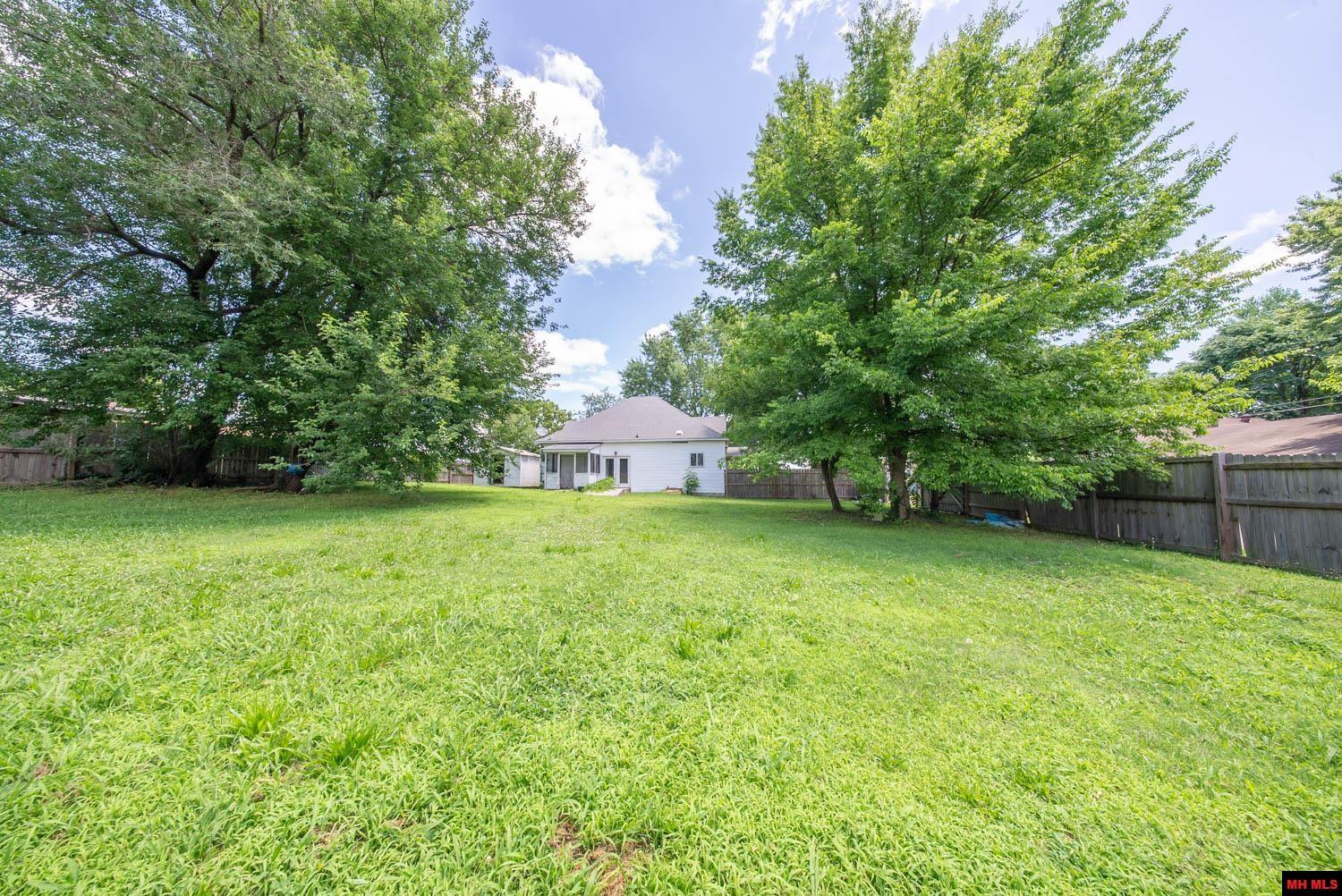 222 6TH STREET Thayer, MO