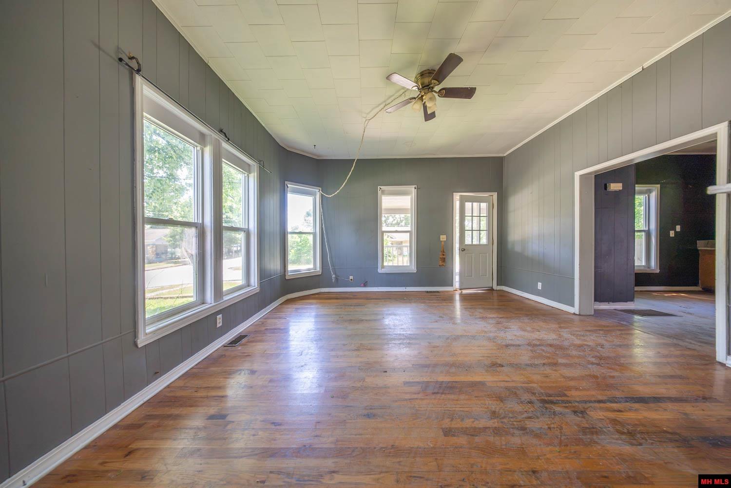 222 6TH STREET Thayer, MO