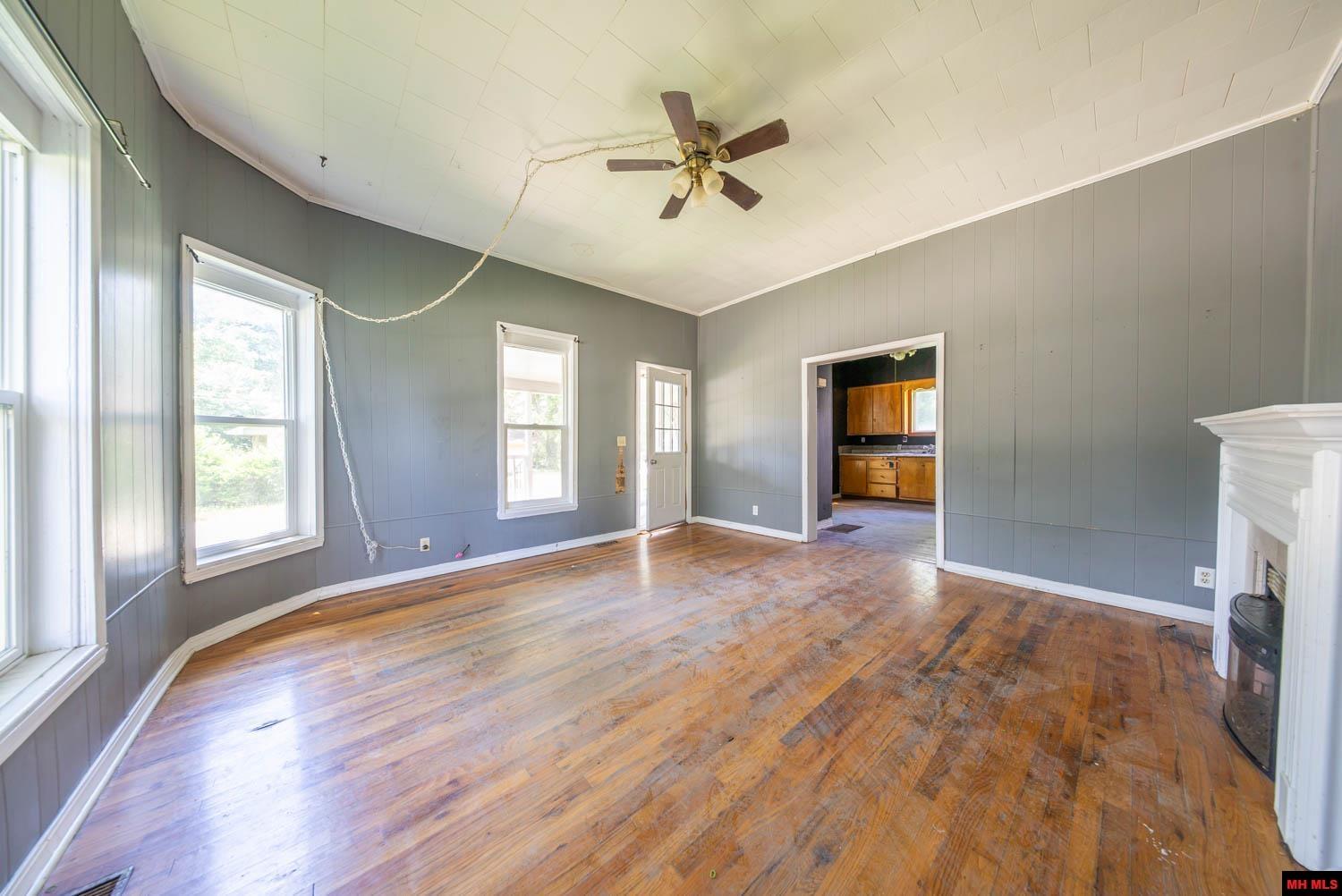 222 6TH STREET Thayer, MO